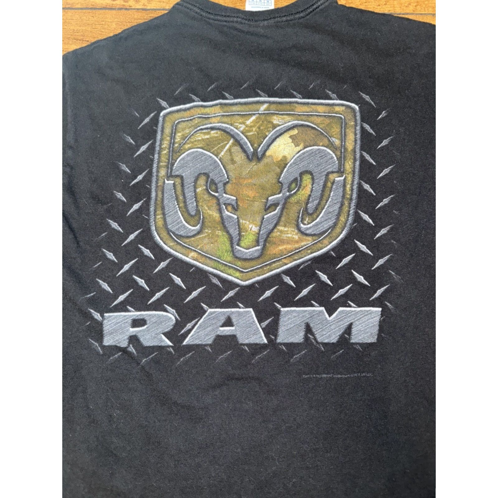 Vintage VINTAGE Ram Trucks Camouflage Graphic T-Shirt Black Medium 18x23 Cars Mens Size US M / EU 48-50 / 2 - 2 Thumbnail