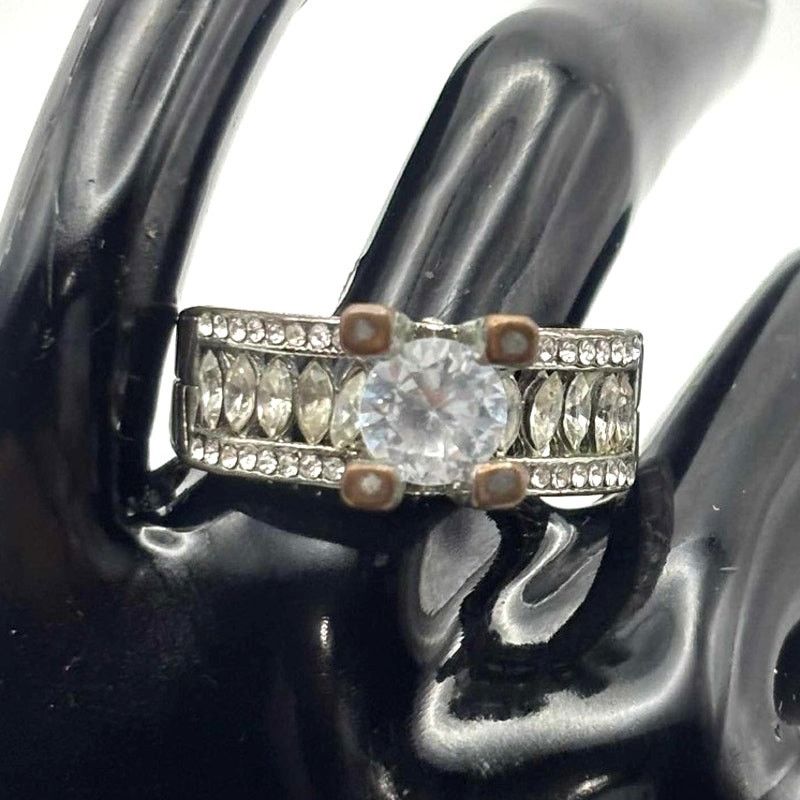 Other Vintage Oval Crystal Ring Size ONE SIZE - 1 Thumbnail