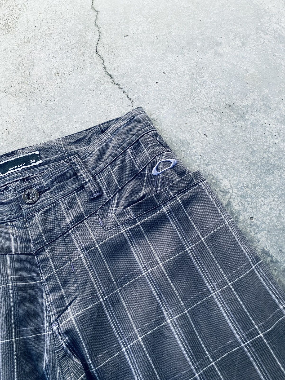 Oakley Vintage Oakley Plaid Cargo Pants Distressed Size 30" / US 8 / IT 44 - 5 Thumbnail