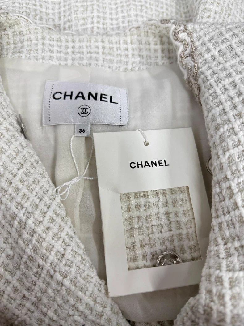 Chanel Chanel 25C white rolled tweed four-pocket double-breasted Size XS / US 0-2 / IT 36-38 - 4 Thumbnail