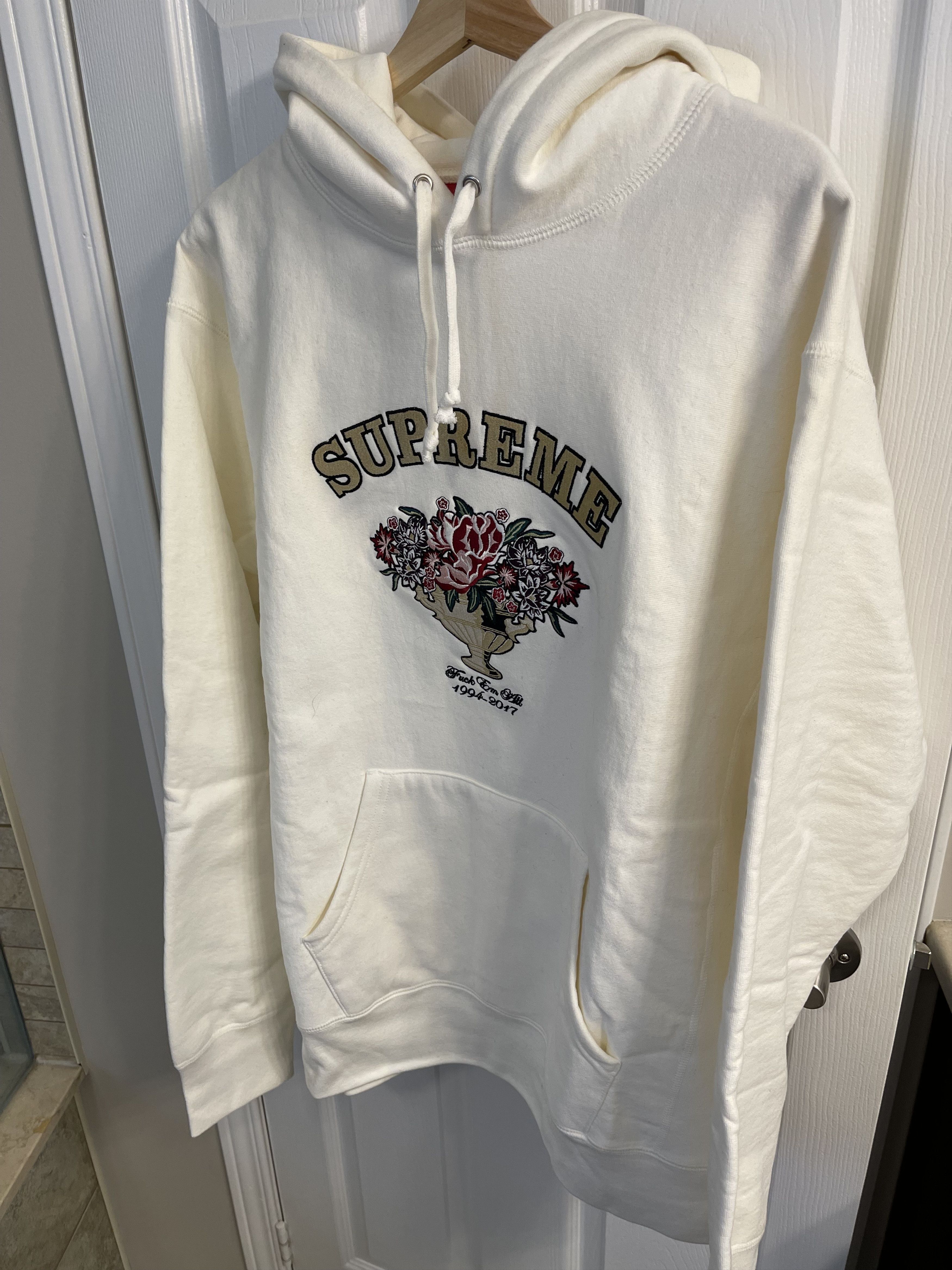 Supreme Centerpiece Hooded Sweatshirt | Grailed