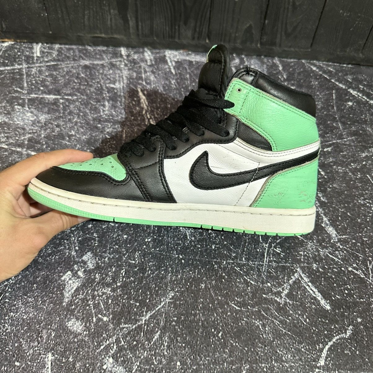 Nike NIKE AIR JORDAN 1 RETRO 8US 41 EU Size US 8 / EU 41 - 10 Thumbnail