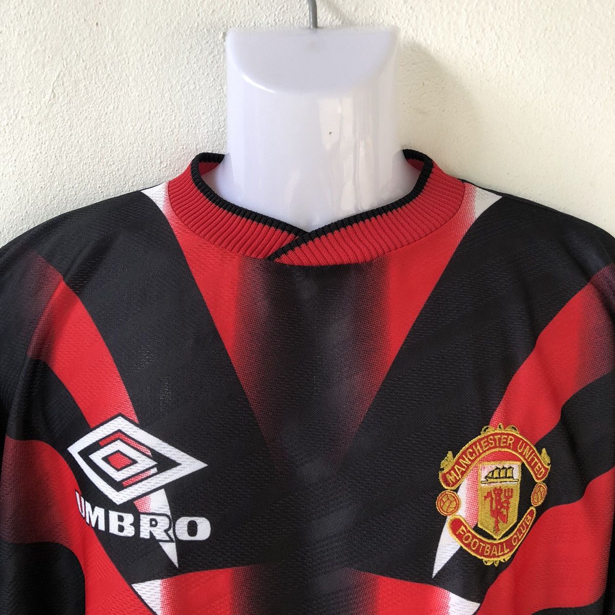 Umbro × Vintage Manchester United 1994 Vintage Umbro Training Jersey Size US L / EU 52-54 / 3 - 5 Thumbnail