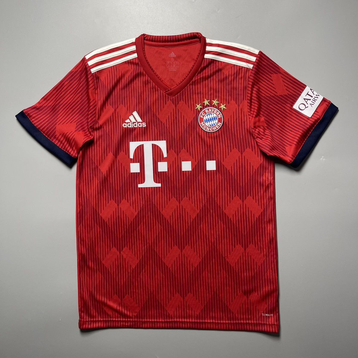 Vintage BAYERN ADIDAS 2018/2019 FOOTBALL HOME JERSEY #9 LEWANDOWSKI Size US S / EU 44-46 / 1 - 2 Thumbnail