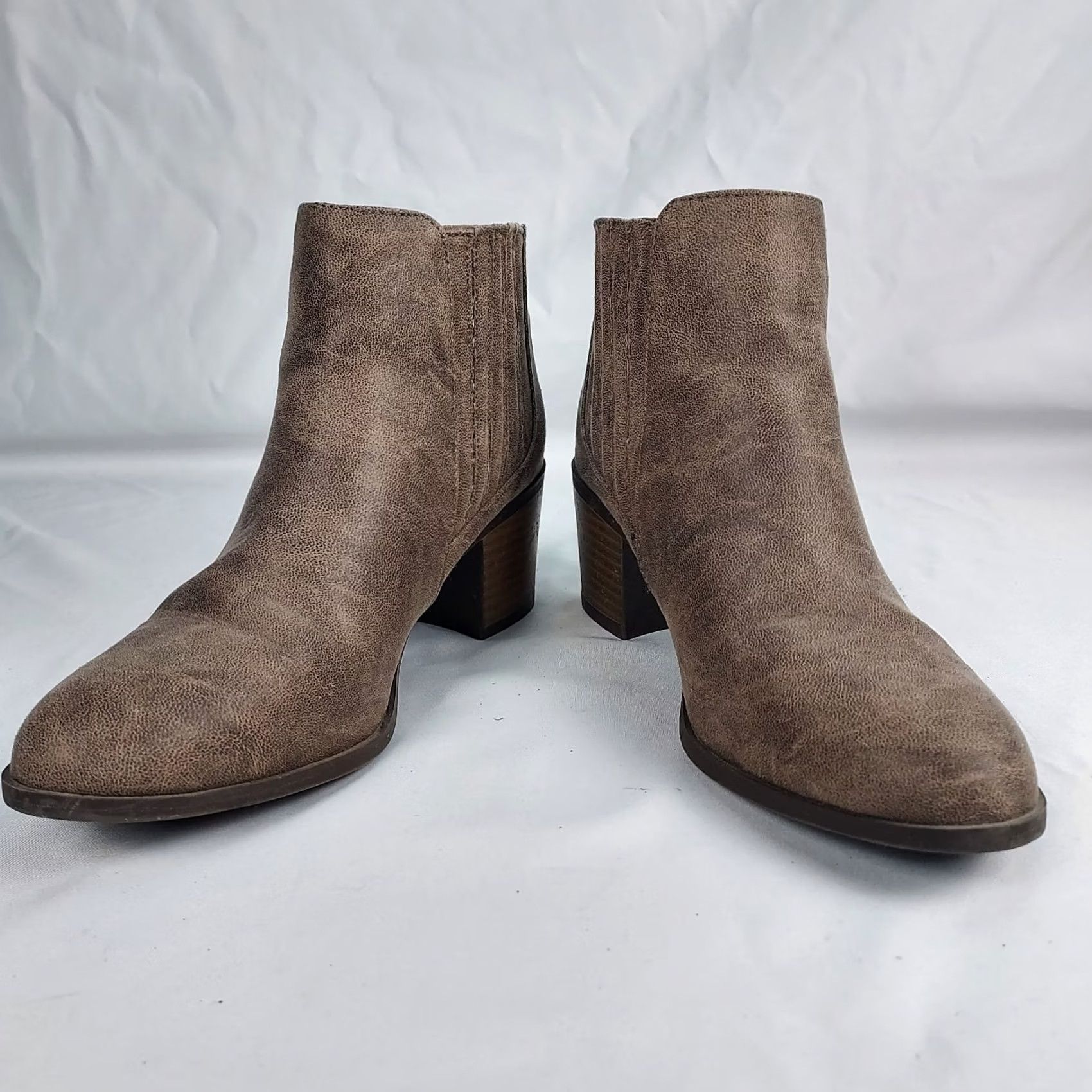 Vintage Qupid Women’s 5.5 Taupe Faux Suede Ankle Booties Block Heel Shoes Size US 6 / IT 36 - 7 Thumbnail