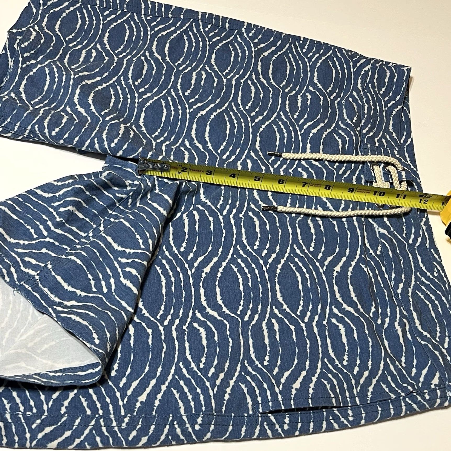 Faherty Faherty Board Swim Shorts Mens 33 Blue Wave Pattern Trunks Size US 33 - 4 Thumbnail