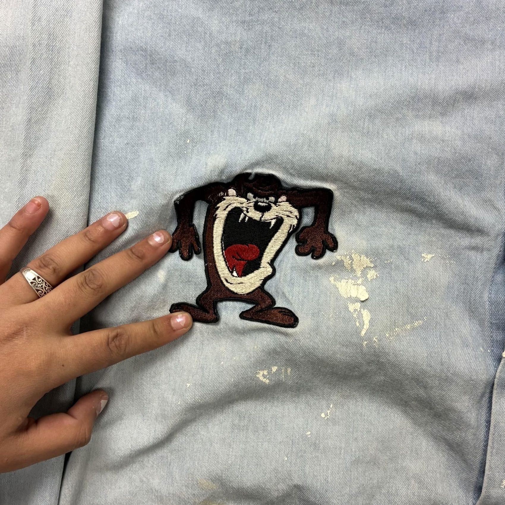 Vintage Vintage Looney Tunes Mens Large Blue Chambray Long Sleeve Button-Up Distressed Size US L / EU 52-54 / 3 - 3 Thumbnail