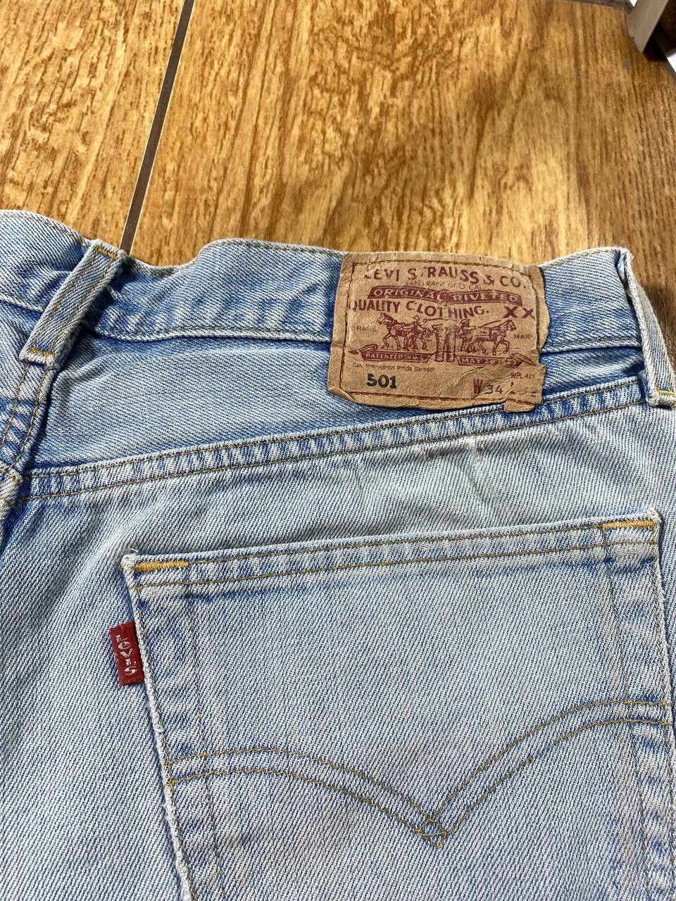 Levi's VINTAGE 90s LEVI’S 501 LIGHT WASH DENIM JEANs SHORTS Size US 34 / EU 50 - 7 Thumbnail