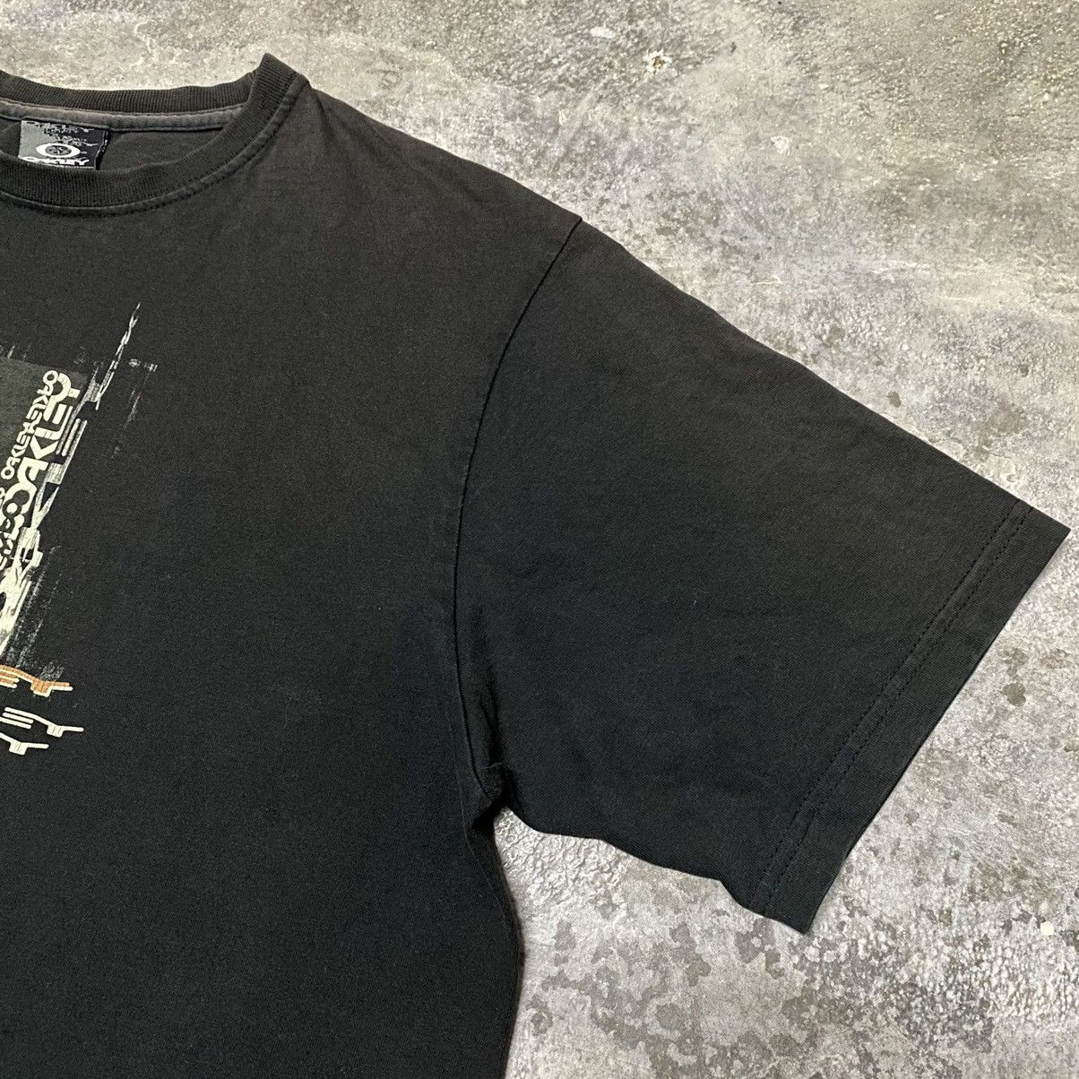Oakley Vintage Oakley 1975 Center Print Streetwear T Shirt Size US XL / EU 56 / 4 - 8 Thumbnail