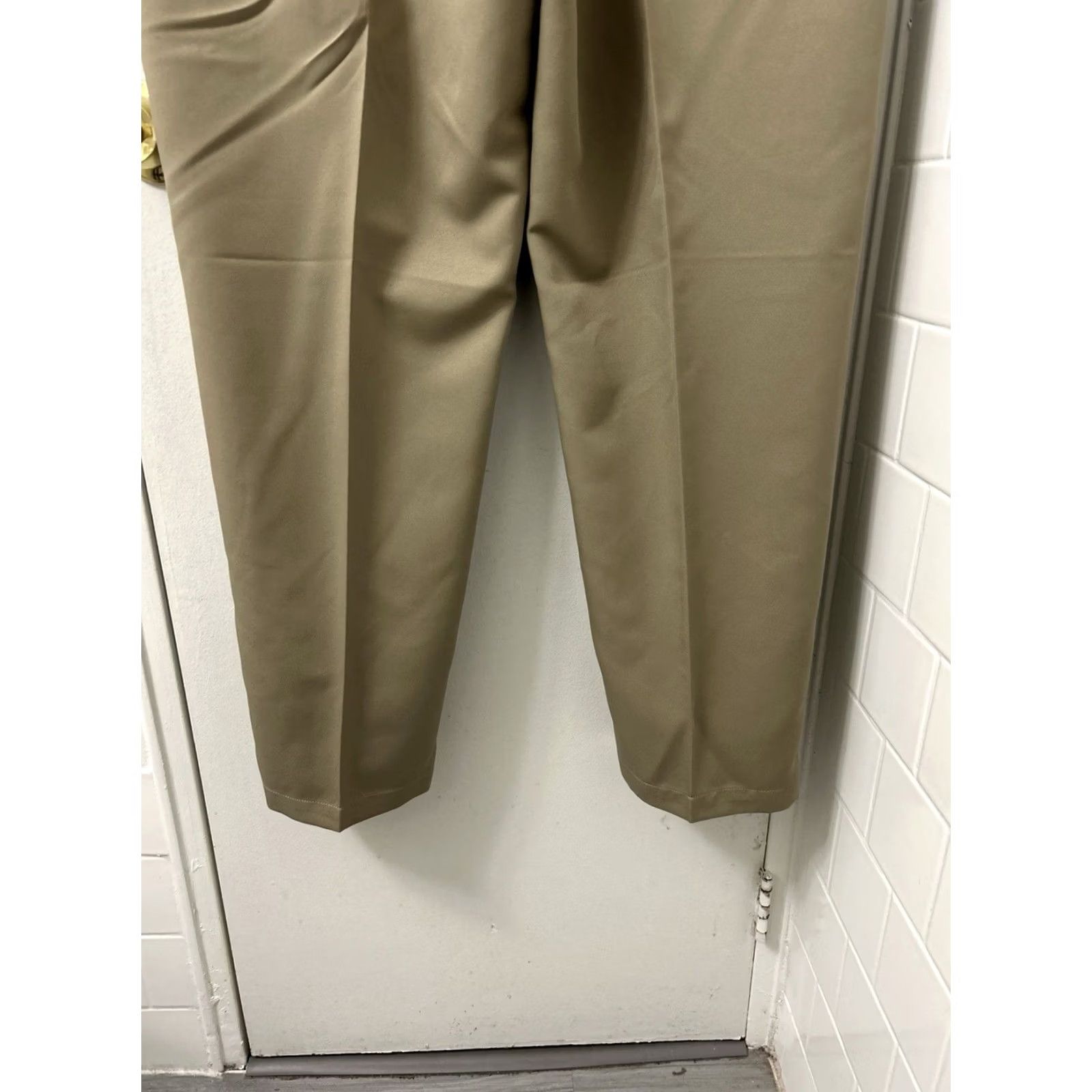 Haggar Haggar Cool 18 Pants Mens 42x30 Tan Khaki Classic Fit Flex Waist NWT MSRP 65 Size US 42 / EU 58 - 3 Thumbnail