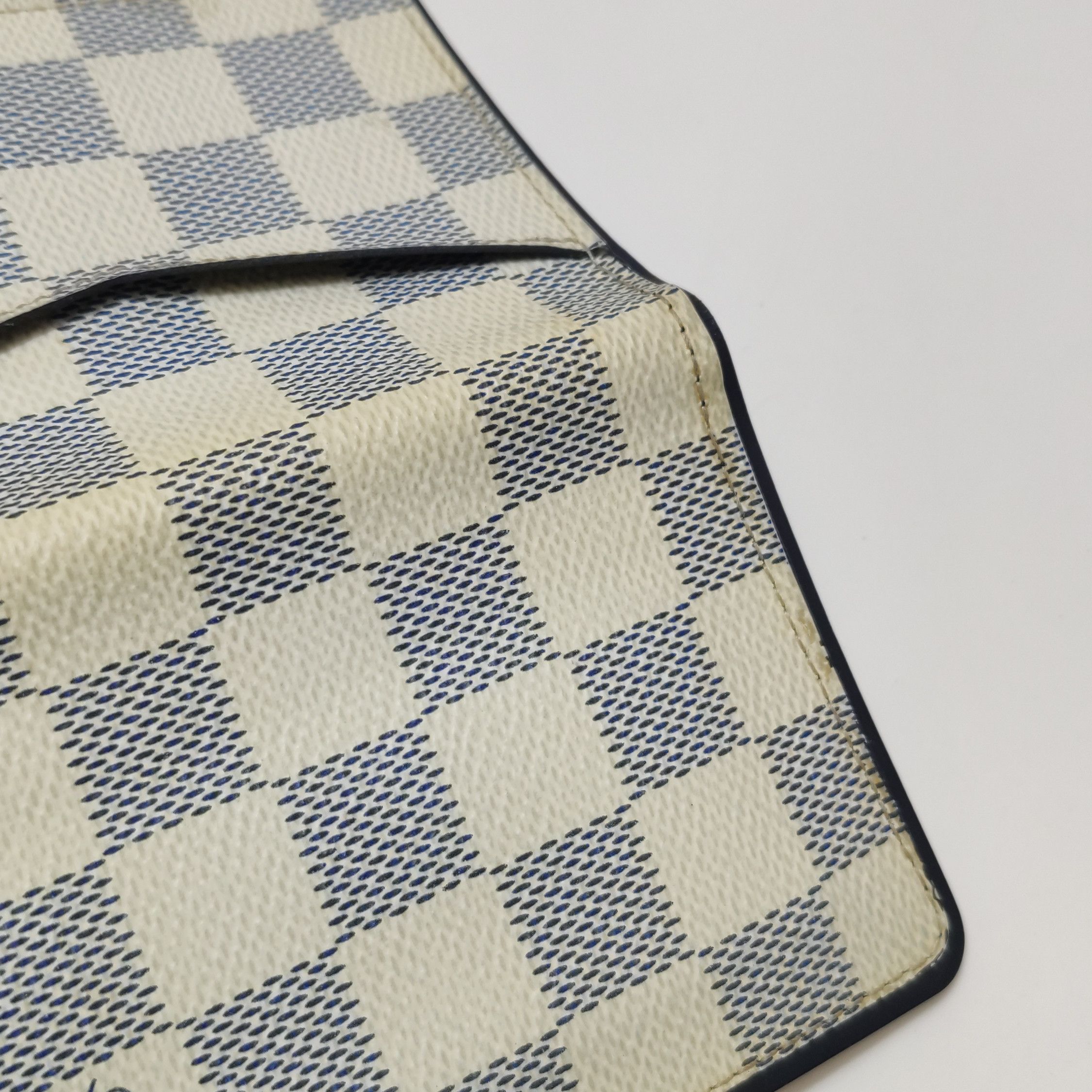 Louis Vuitton Louis Vuitton (LV) Cowhide Checkerboard Folding Card Holder Size ONE SIZE - 6 Thumbnail
