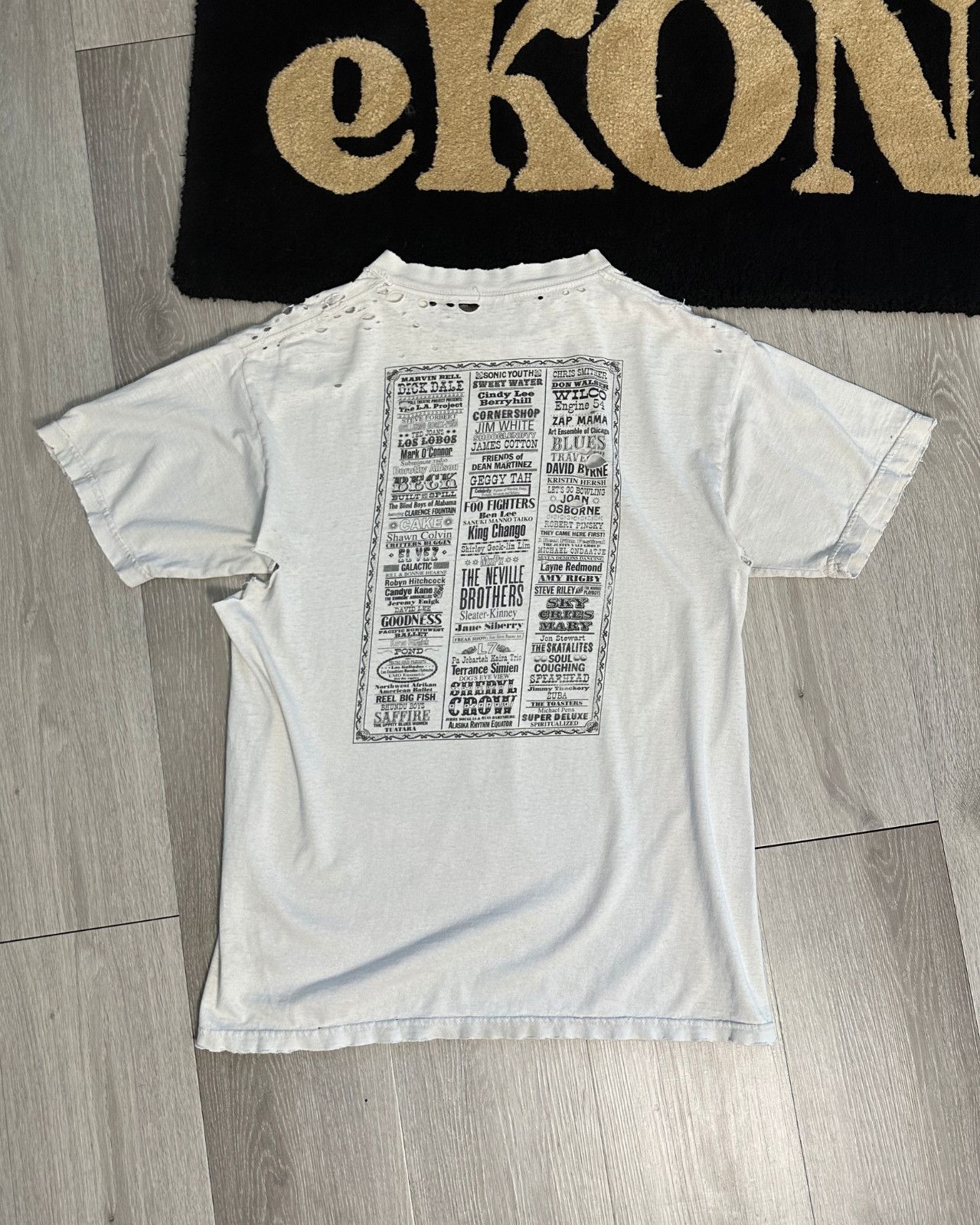 Band Tees 1997 Bumbershoot Music & Arts Festival Distressed T-Shirt Size US XL / EU 56 / 4 - 2 Thumbnail