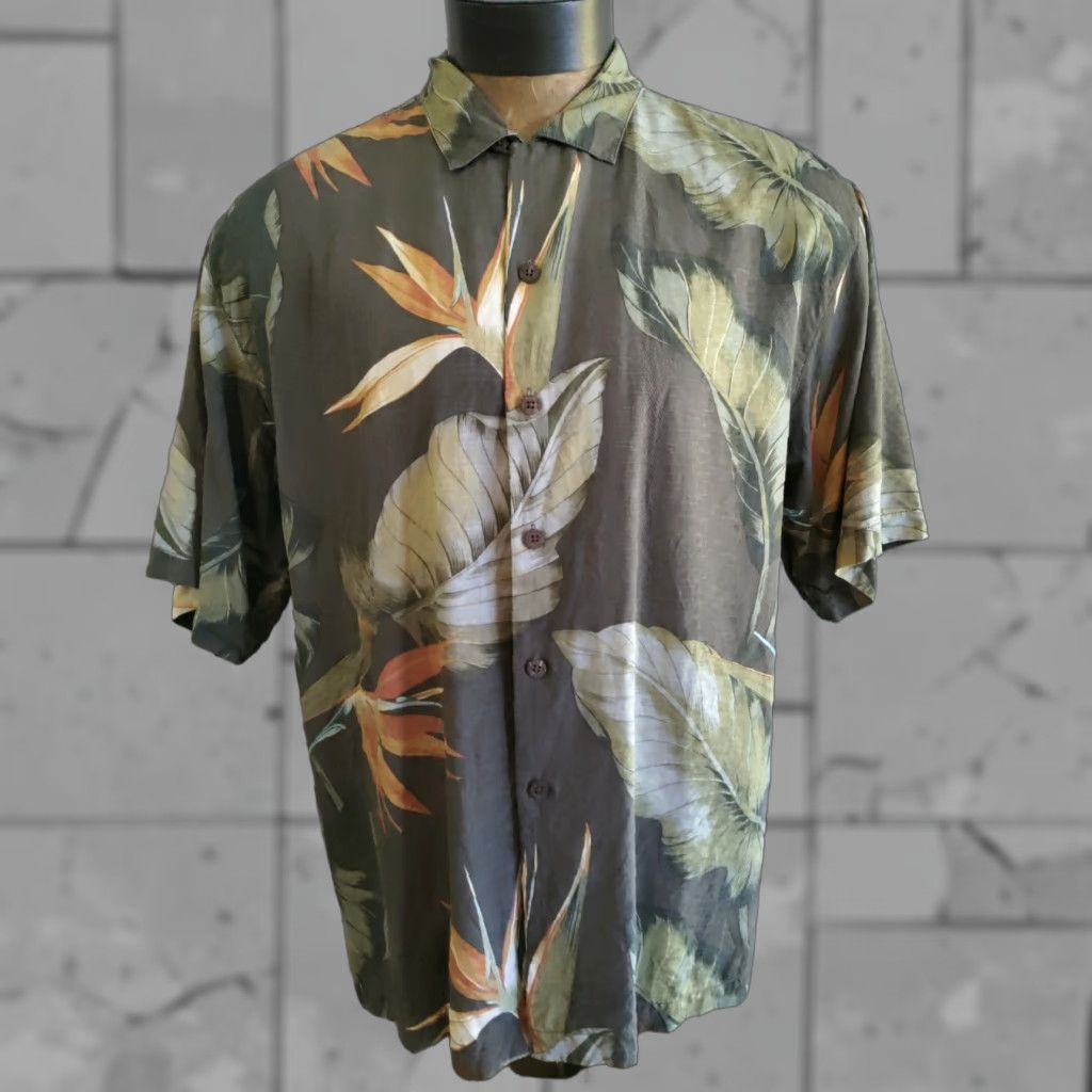 VINTAGE Tommy Bahama Short Sleeve Shirt Men L Casual Floral 100% Silk Beach Summer