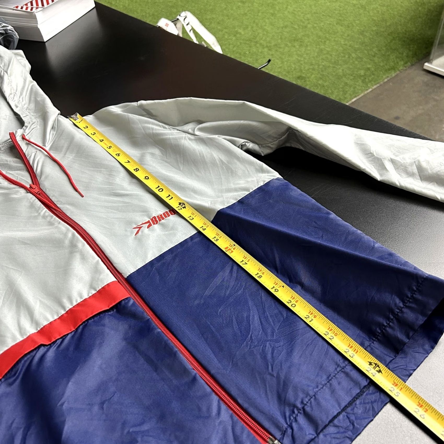Brooks VINTAGE Brooks Jacket Mens M Gray Red Blue Nylon Windbreaker Hooded 80s Size US M / EU 48-50 / 2 - 6 Thumbnail