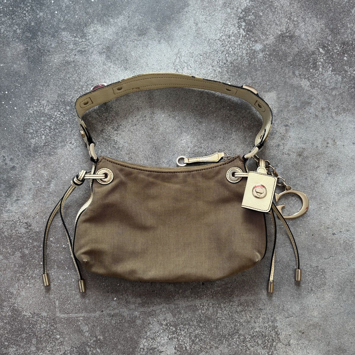 Guess Guess Early 2000’s Vintage Y2K Shoulder Bag Size ONE SIZE - 7 Thumbnail