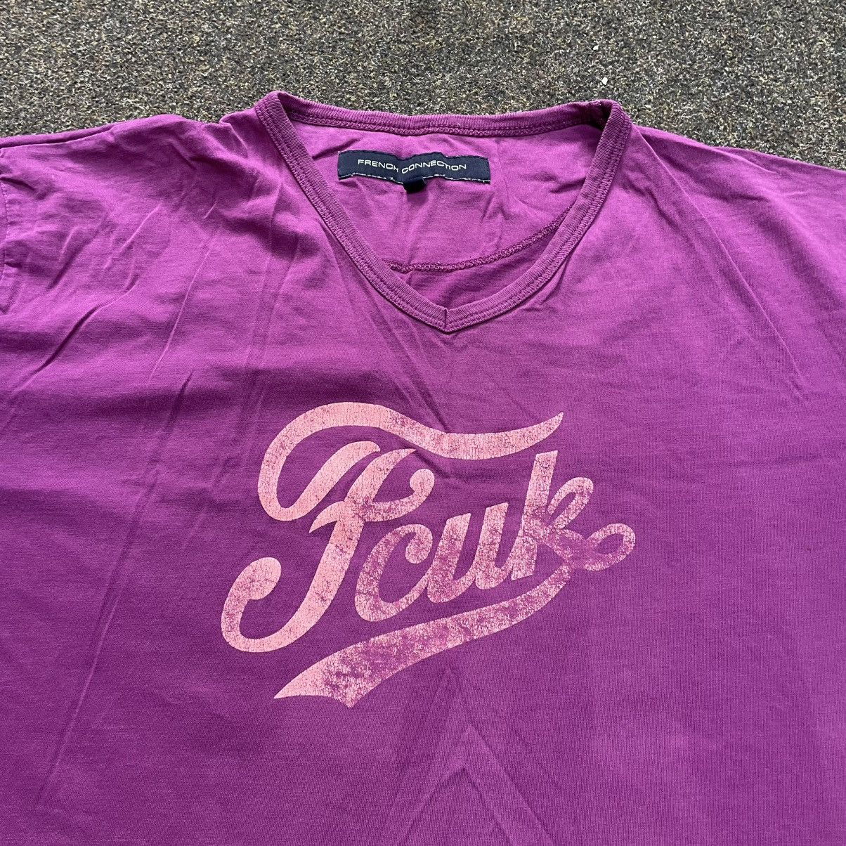 Vintage Vintage Y2K Pink Graphic Logo Tee Streetwear Thrashed XL Size US XL / EU 56 / 4 - 3 Thumbnail