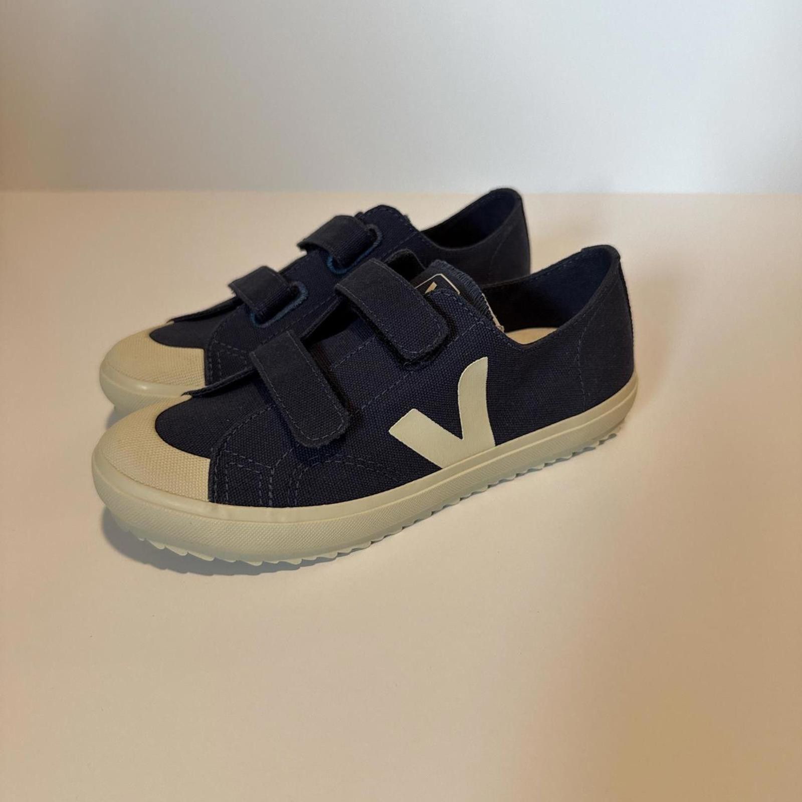Veja Veja Kid's Navy and Blue Trainer Size US 5 / EU 37 - 1 Thumbnail