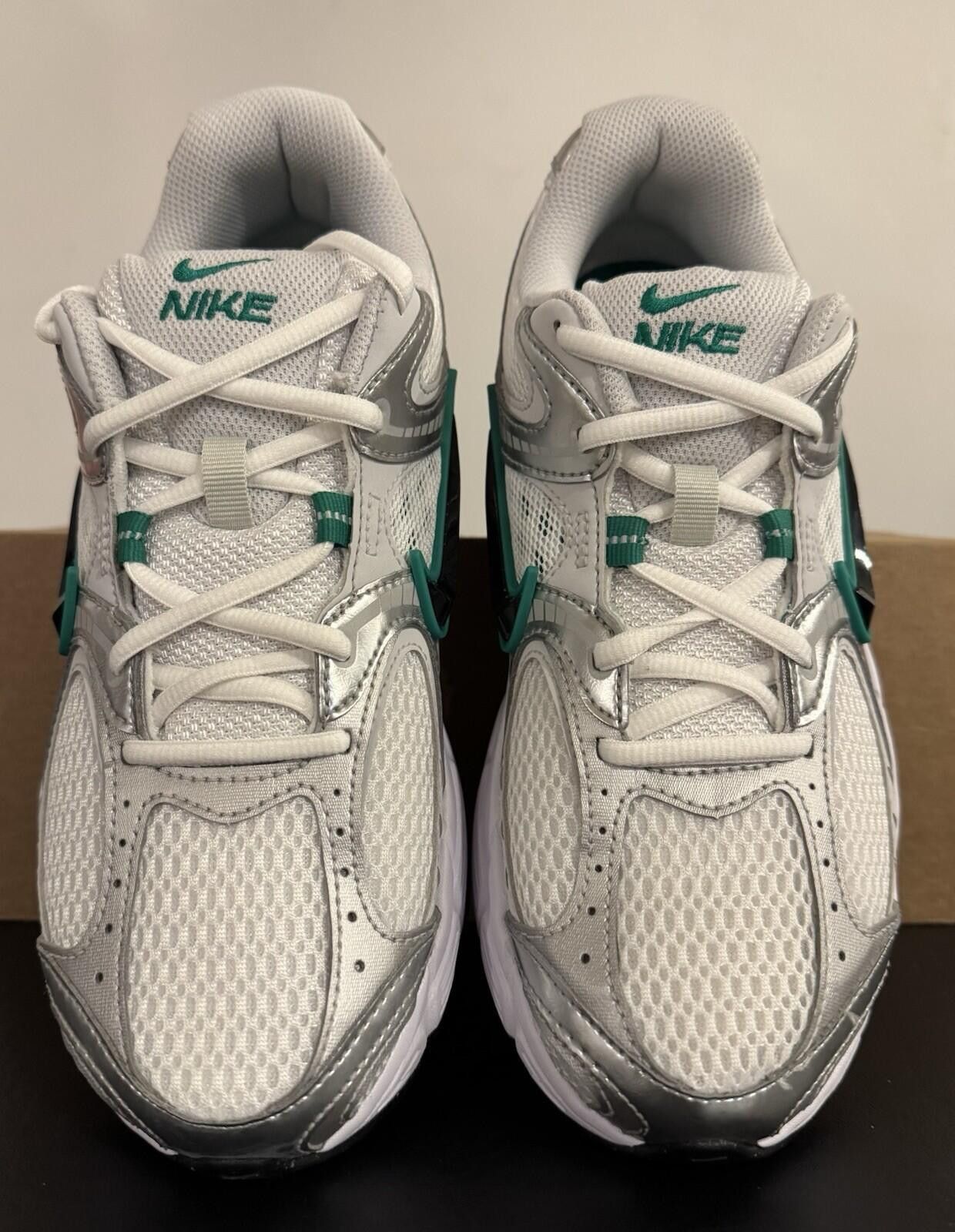 Nike Size 7.5 - Nike V5 RNR White Malachite Size US 7.5 / EU 40-41 - 5 Thumbnail