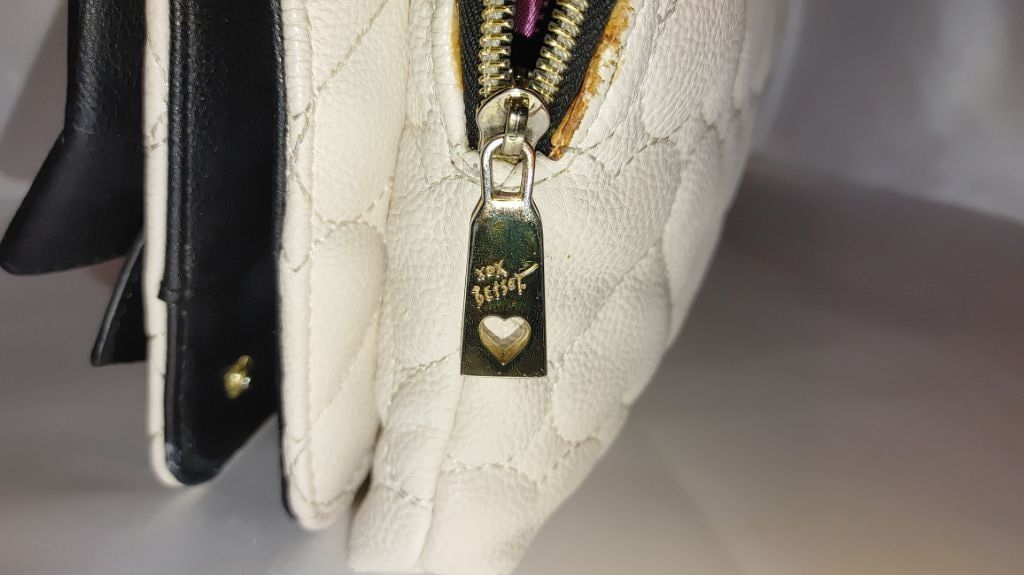 Betsey Johnson Betsey Johnson Convertible Crossbody/Clutch/Handbag Size ONE SIZE - 9 Thumbnail