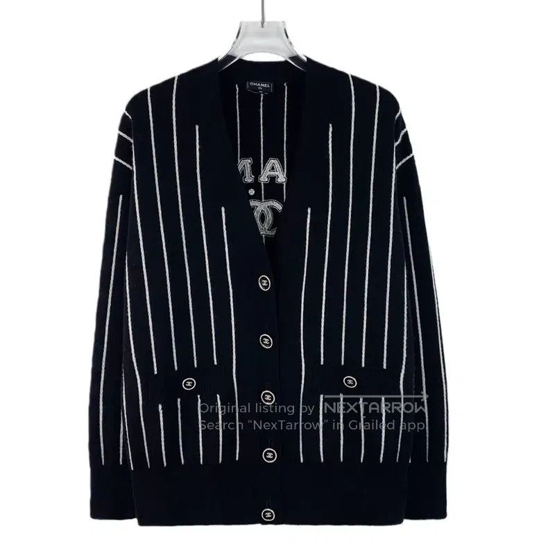 Chanel Chanel 23P black striped cashmere V-neck single-breasted l Size XS / US 0-2 / IT 36-38 - 1 Thumbnail