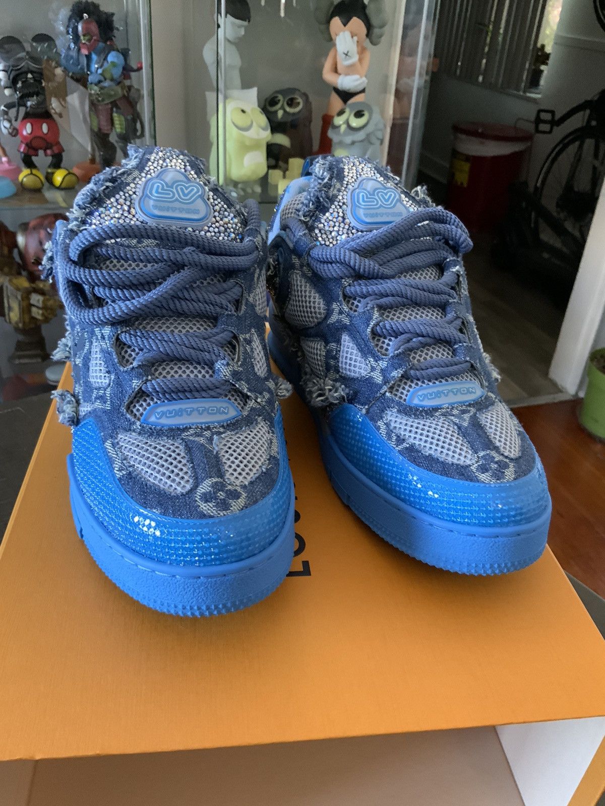 鮮やかブルーがキレイ♪【Louis Vuitton】LV スパークス Louis Vuitton Louis Vuitton Skate Trainer Blue Swarovski