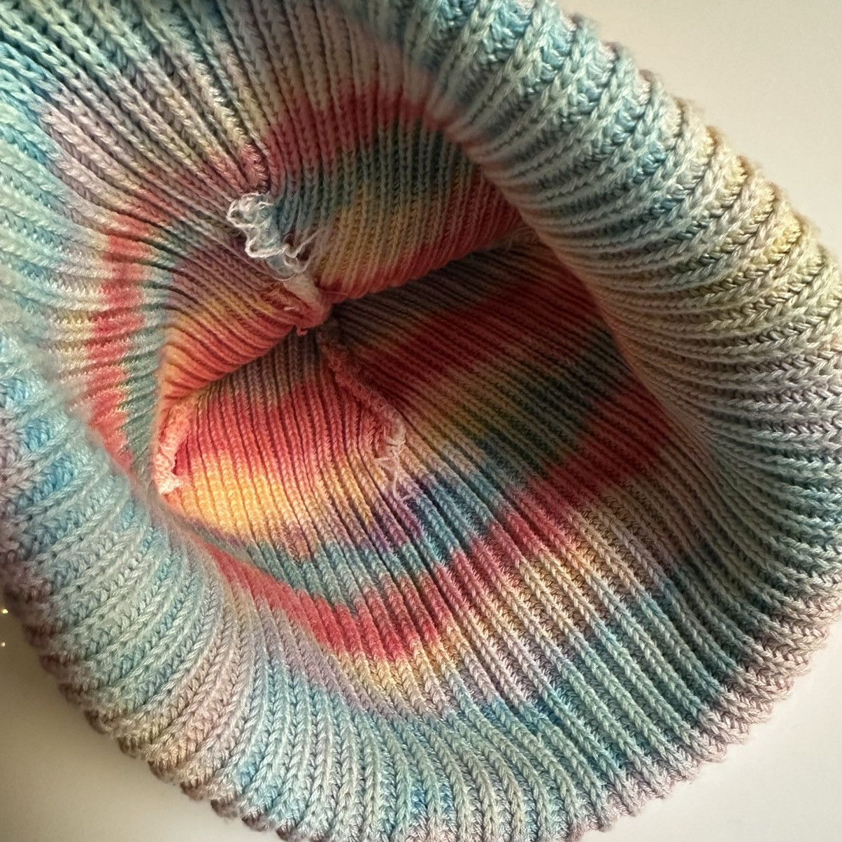 Other Rainbow hand-dyed knit beanie Size ONE SIZE - 5 Thumbnail