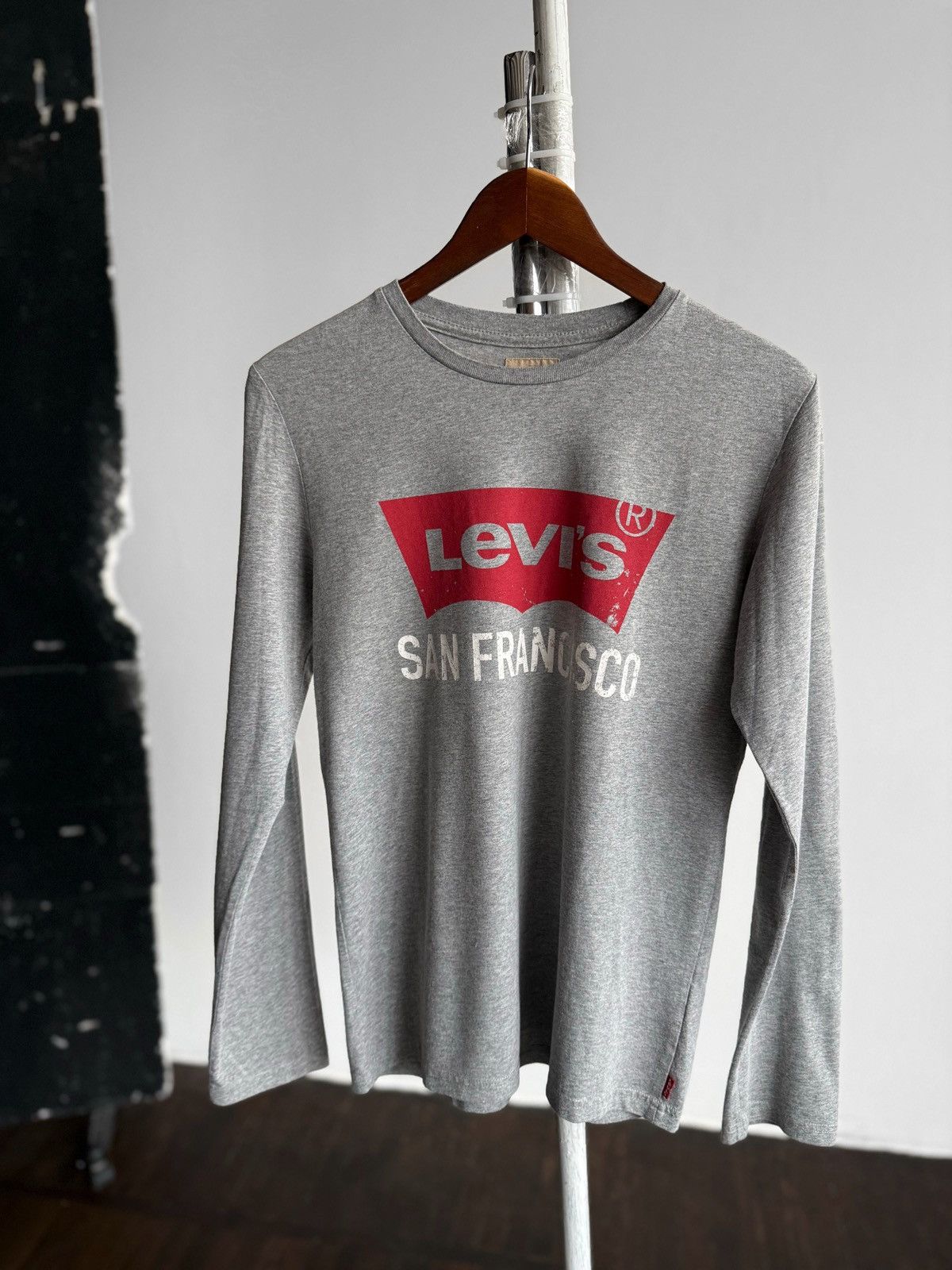 Levi's Levis Womens Grey San Francisco Long Sleeve T-Shirt Size M / US 6-8 / IT 42-44 - 1 Thumbnail