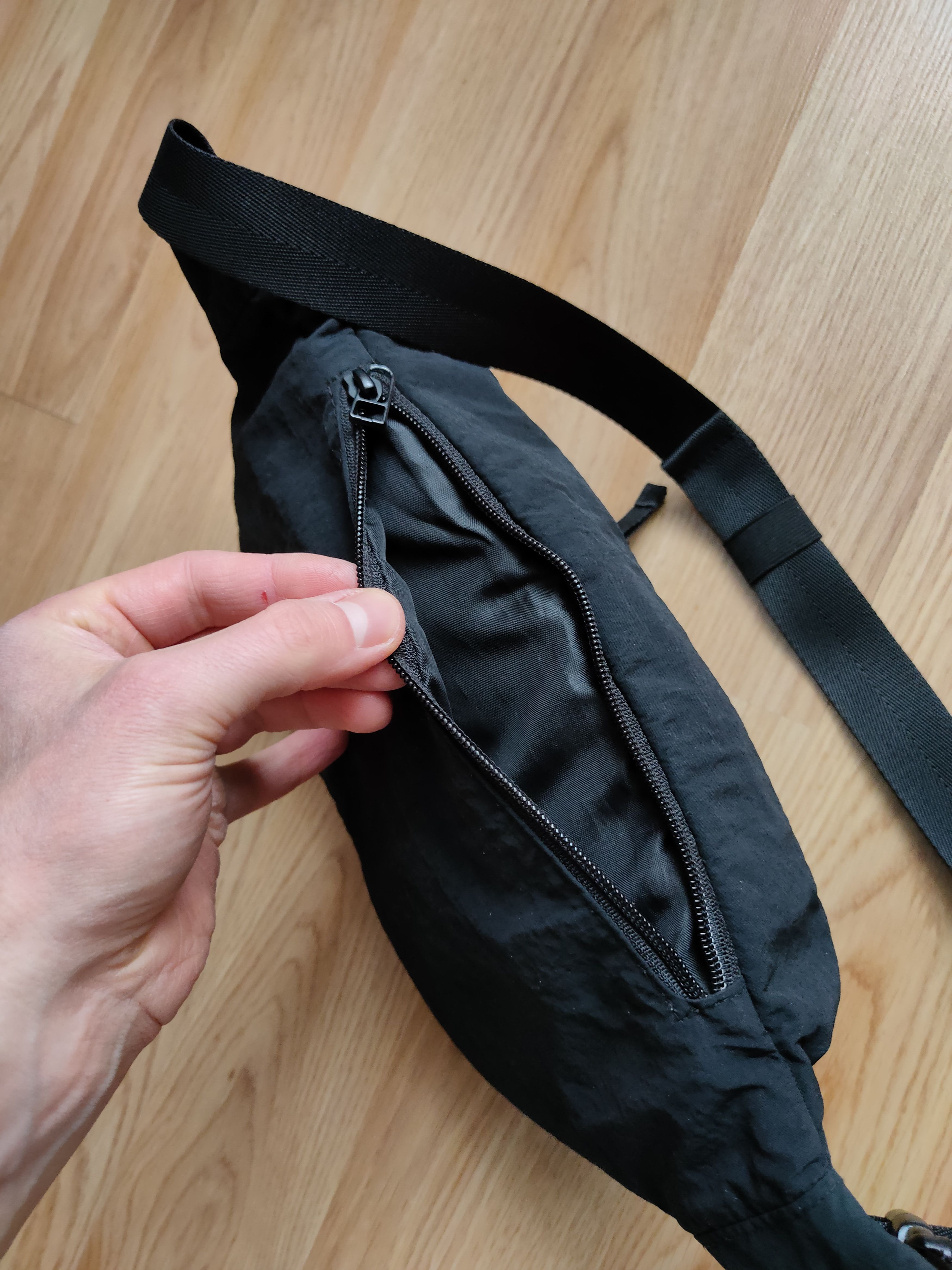 Uniqlo Uniqlo banana bag messenger shoulder bag Size ONE SIZE - 9 Thumbnail