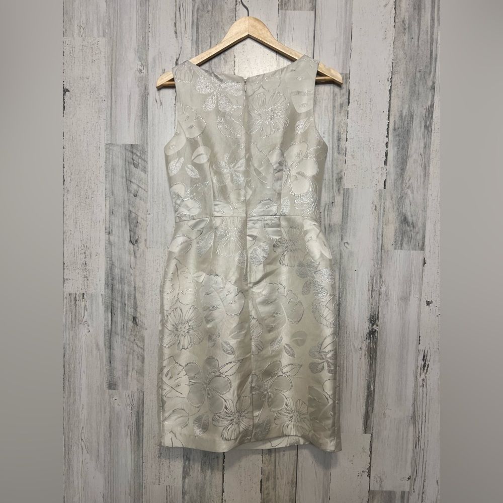 Other Dressbarn Collection Gold Floral Jacquard Sheath Dress Size Size M / US 6-8 / IT 42-44 - 3 Thumbnail