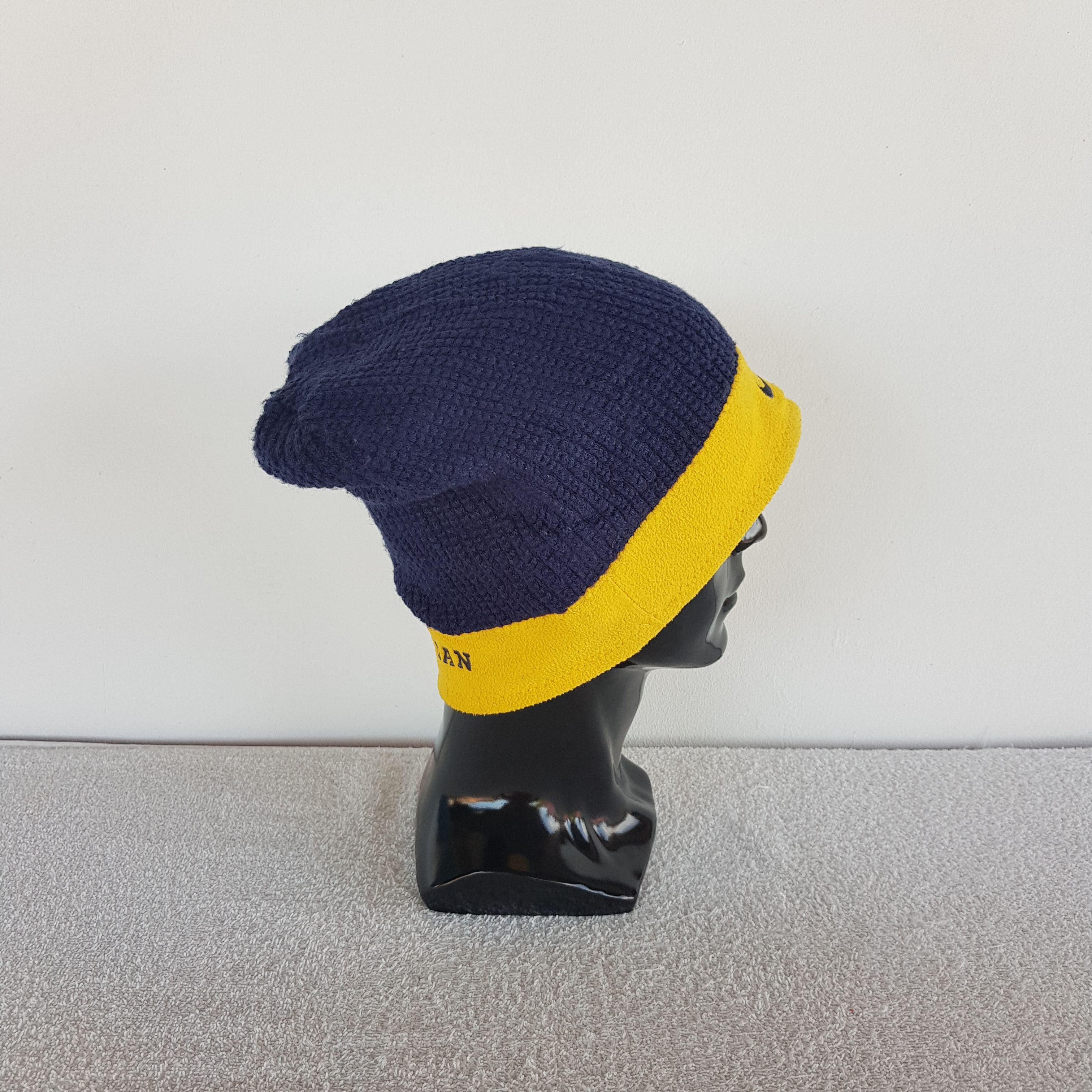 NCAA Vintage Nike Michigan Wolverines Beanie Reversible Snow Caps Size ONE SIZE - 4 Thumbnail