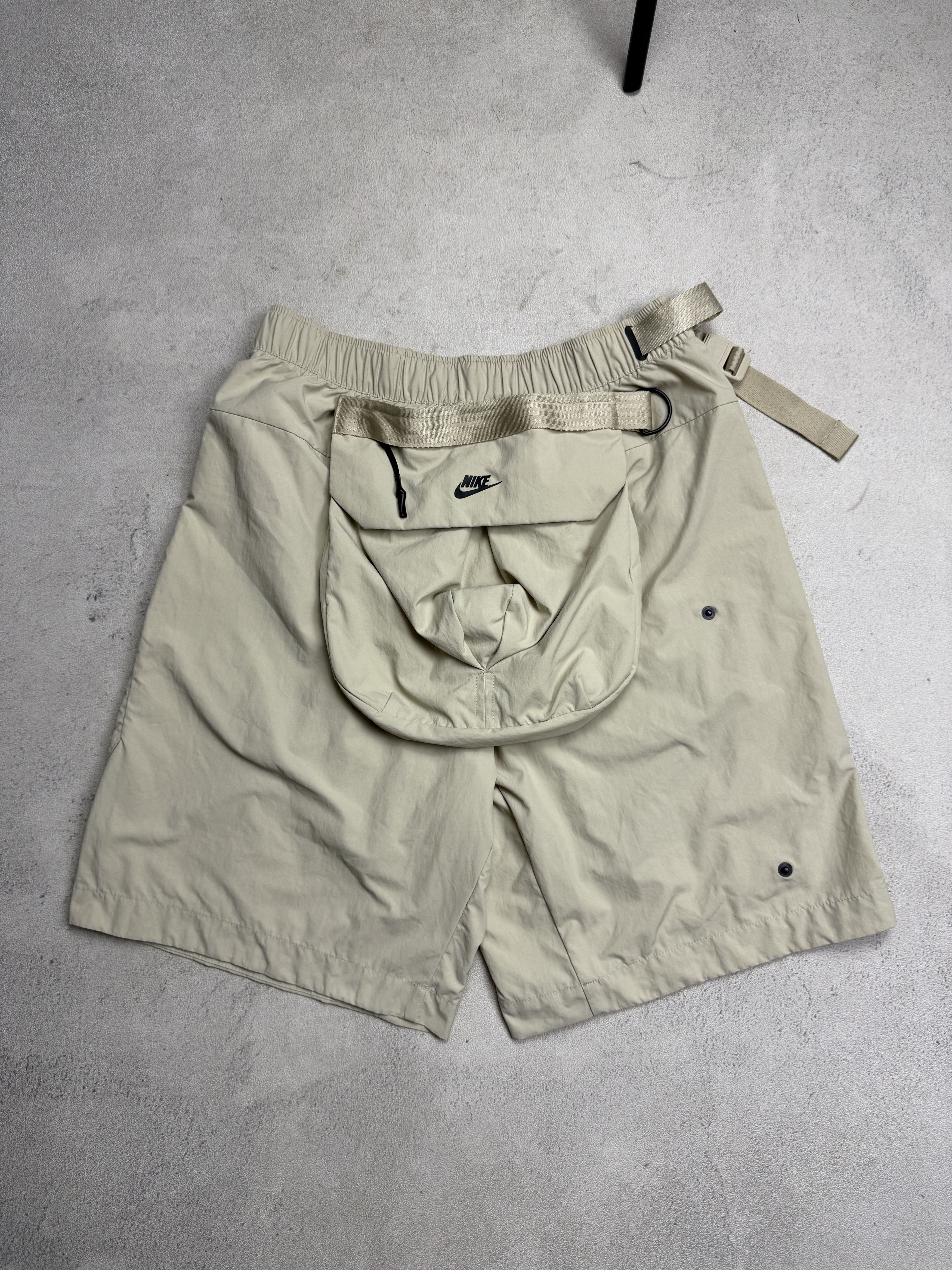 Nike Nike Tech Pack Shorts Multipocket Size US 32 / EU 48 - 2 Thumbnail