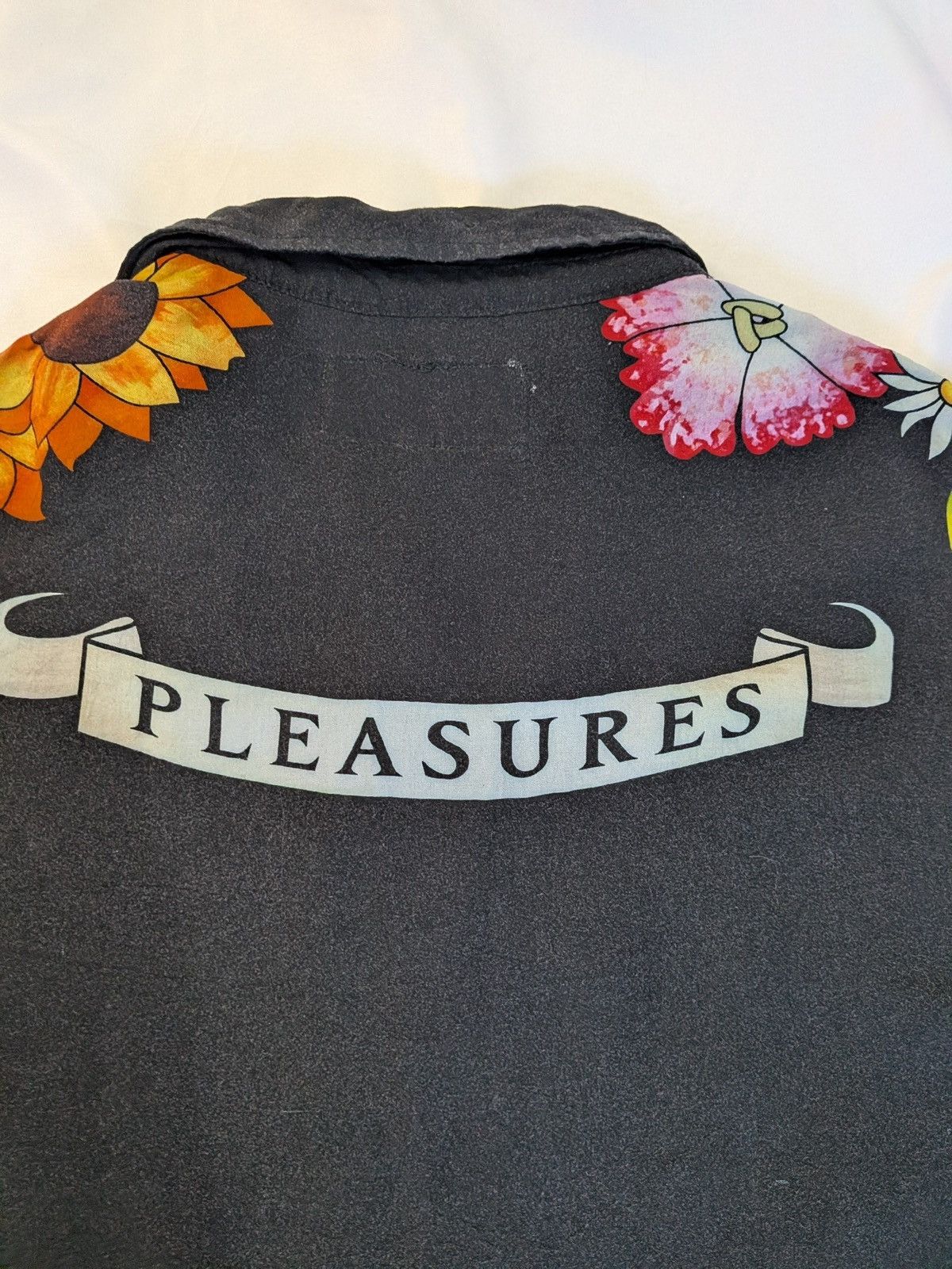 Pleasures RARE Pleasures "Romeo" Gangster Rayon Shirt Black Men’s M Size US M / EU 48-50 / 2 - 13 Thumbnail