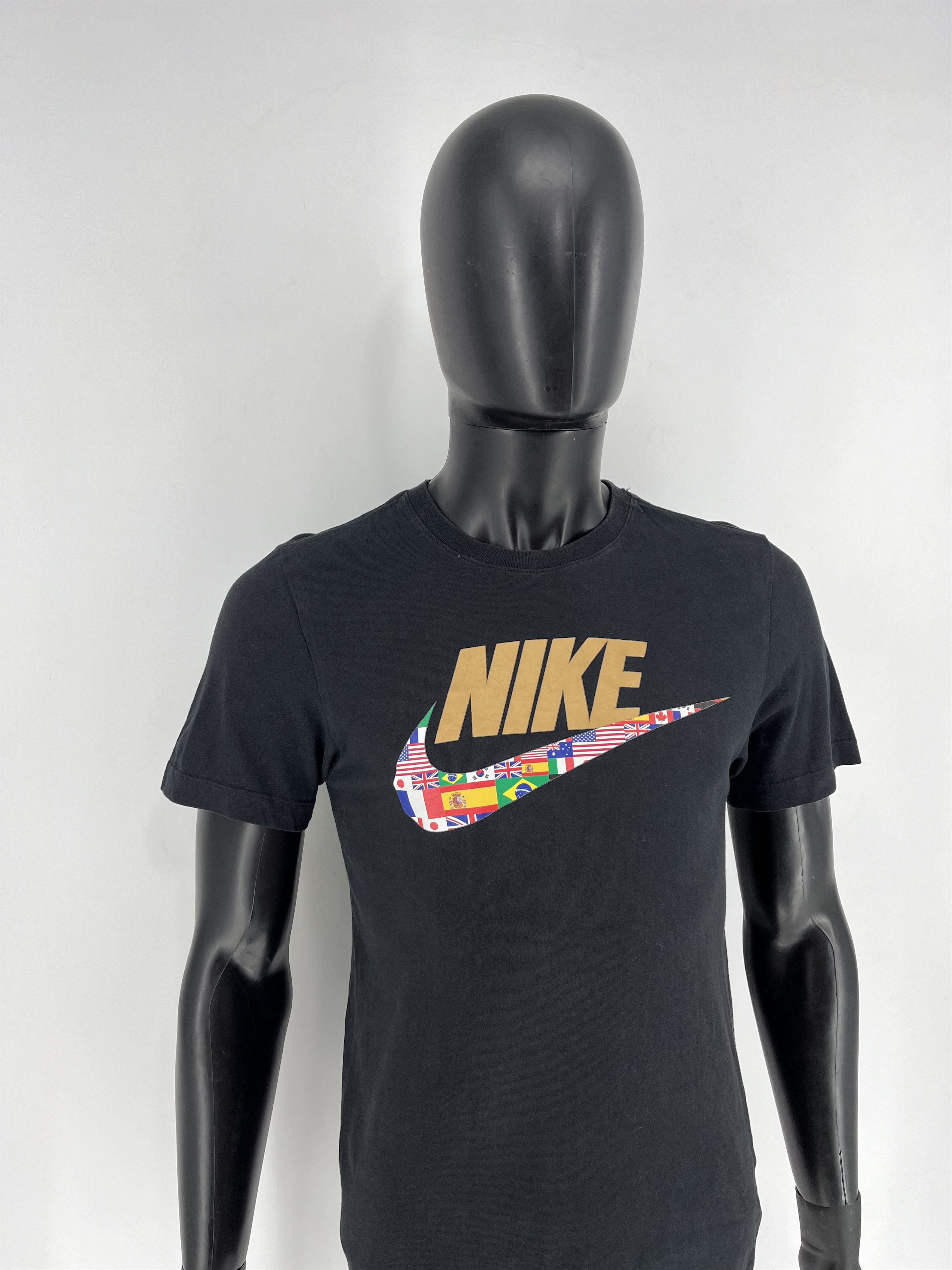 Nike Vintage Y2K Nike Center Swoosh Logo T-Shirt Size US S / EU 44-46 / 1 - 3 Thumbnail