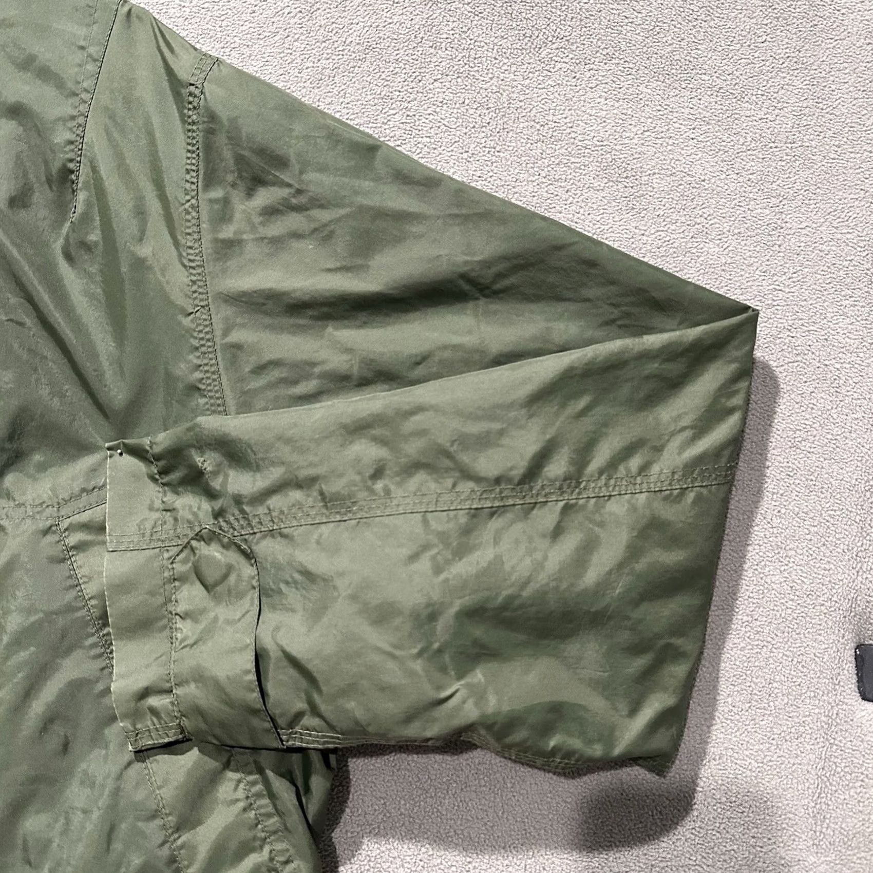 Gap VINTAGE Gap Jacket Mens Small Military Green Nylon Windbreaker Hooded GUC Size US S / EU 44-46 / 1 - 7 Thumbnail