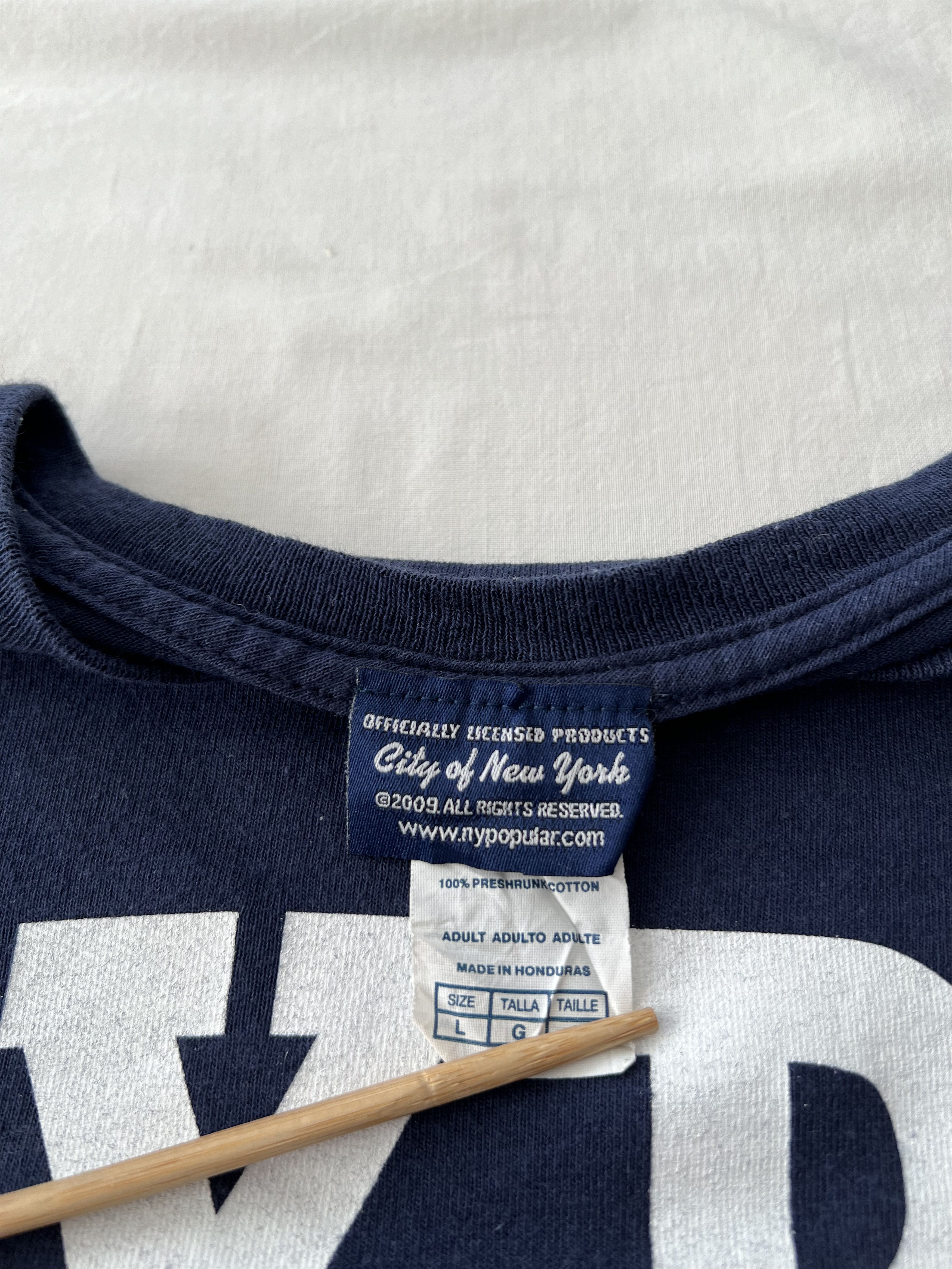 Vintage Vintage 2009 NYPD New York City Police Dept Navy T-shirt Size US L / EU 52-54 / 3 - 11 Thumbnail