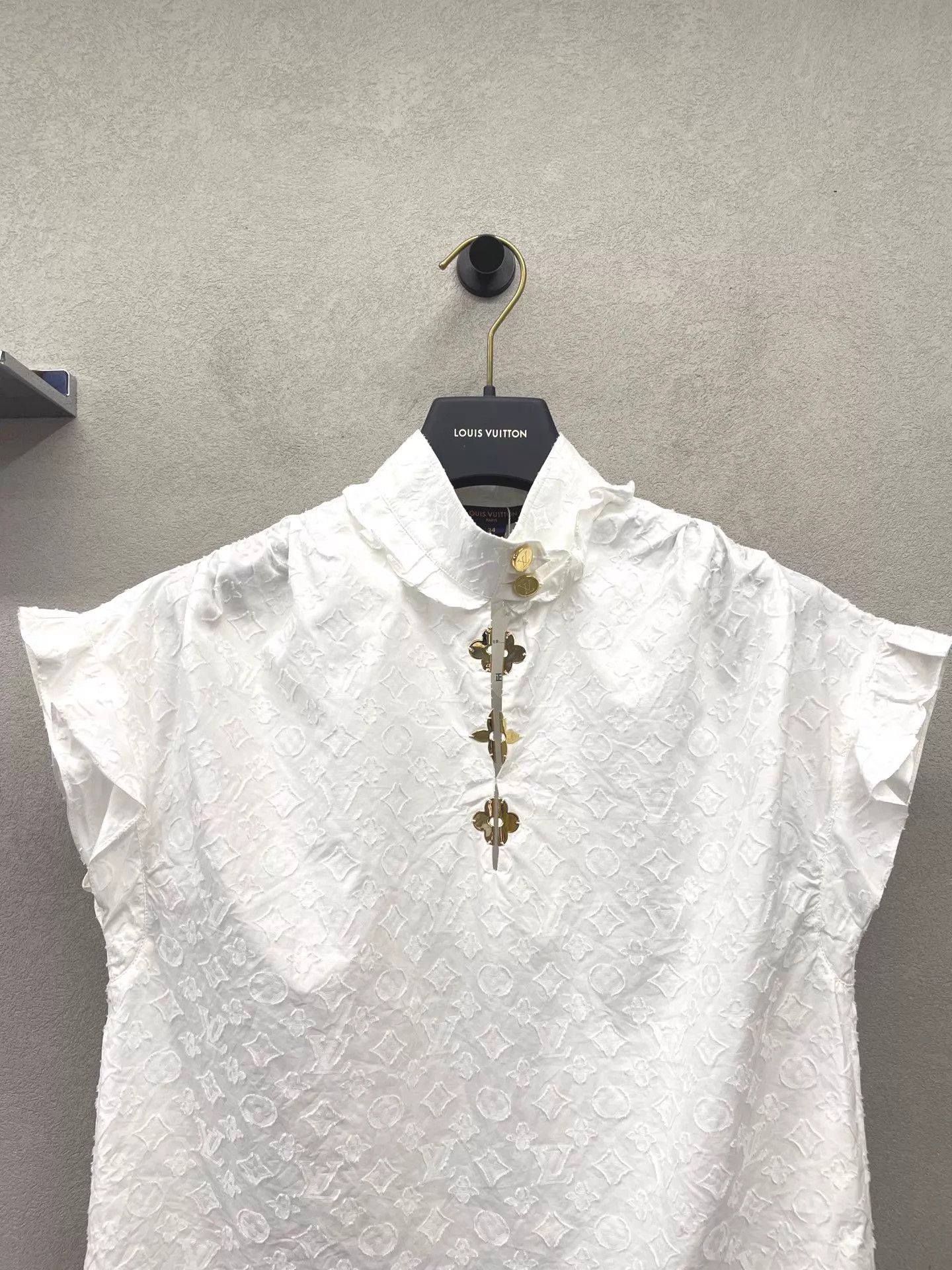 Louis Vuitton LV Women's Stand Collar Sleeveless Blouse Full Logo Print Size XS / US 0-2 / IT 36-38 - 4 Thumbnail