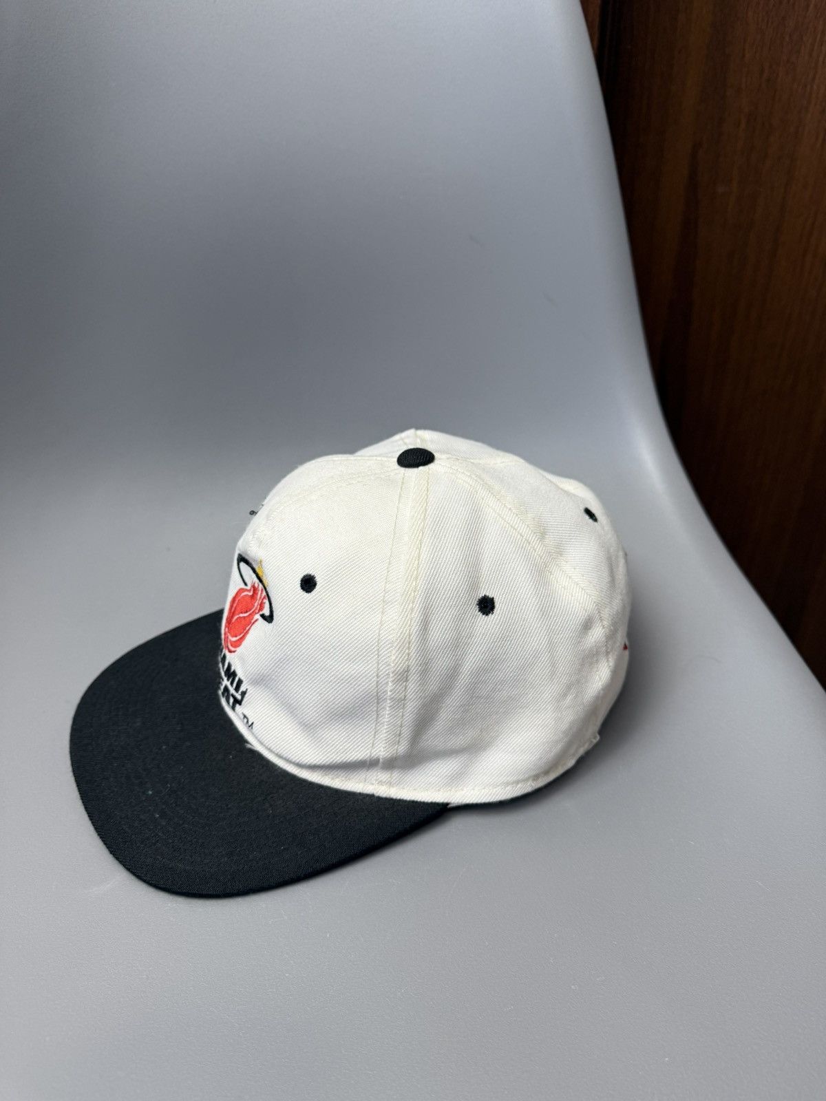 NBA Vintage Miami Heat Cap NBA Streetwear Rare Casual Fan Logo Size ONE SIZE - 9 Thumbnail