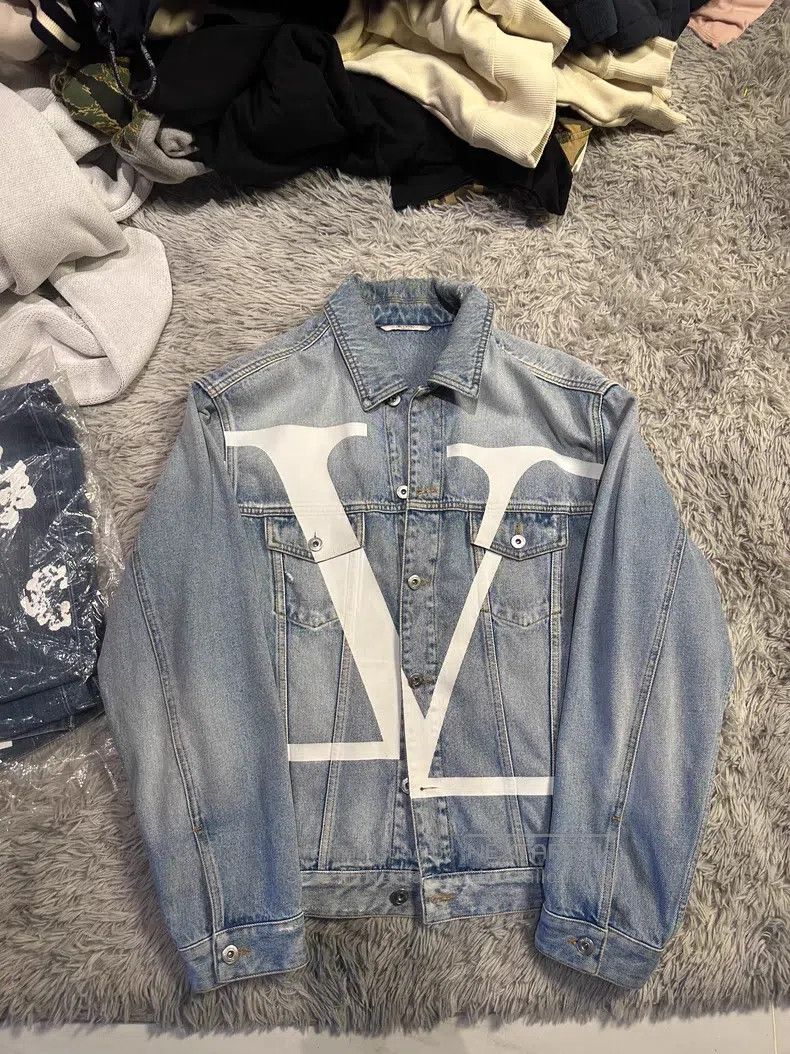 Valentino Valentino A large logo denim jacket on the chest Size US S / EU 44-46 / 1 - 1 Thumbnail