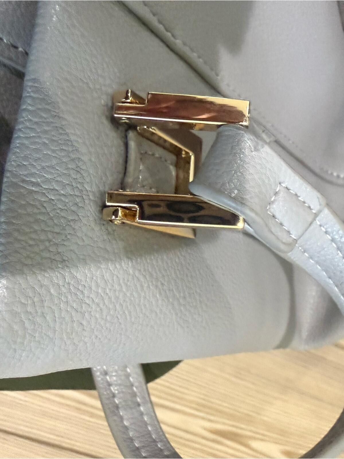Other Elegant Light Grey Leather Tote with Gold Accents Size ONE SIZE - 4 Thumbnail
