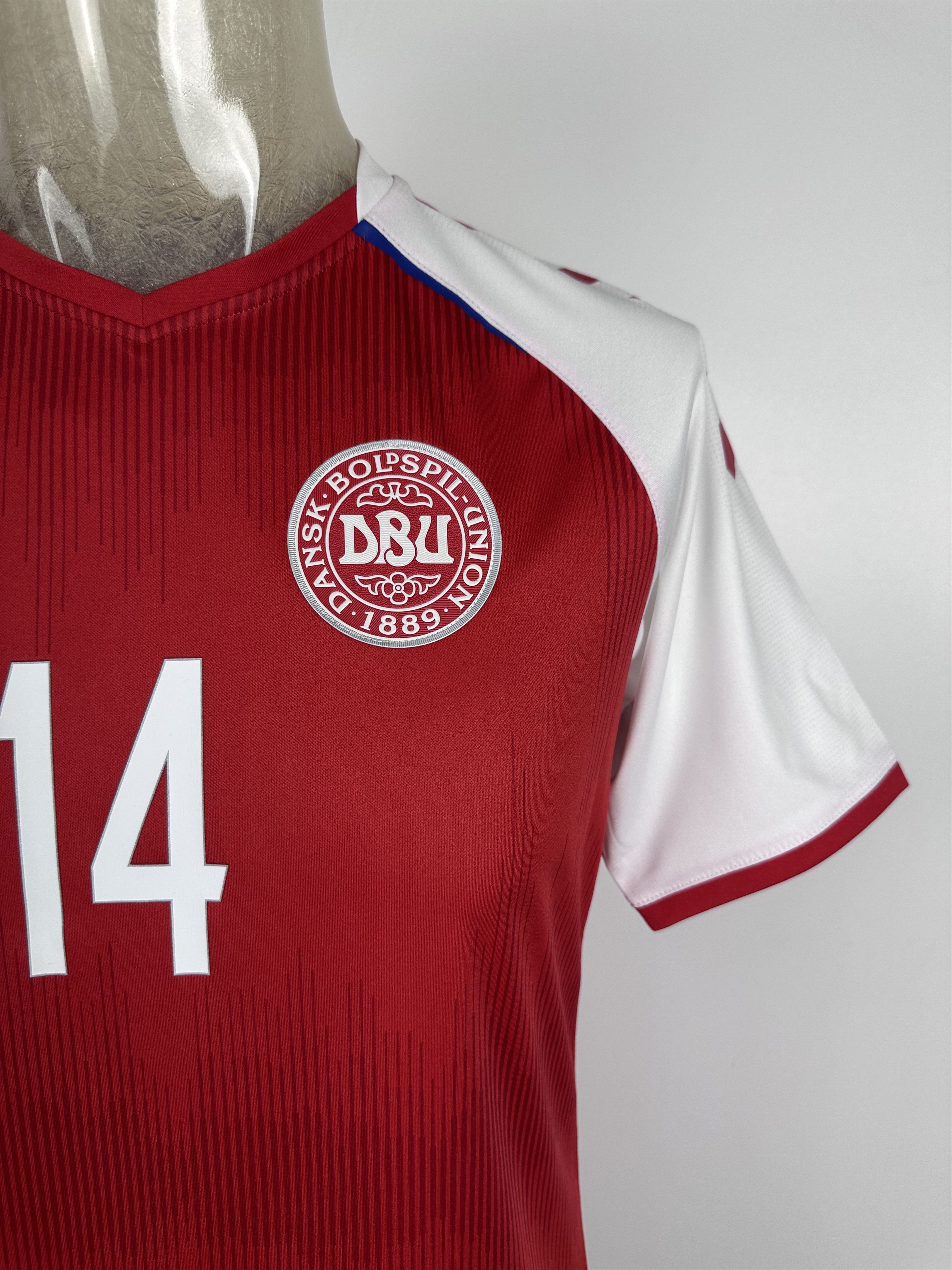Hummel DENMARK 2021 2022 FOOTBALL SHIRT SOCCER JERSEY #14 DAMSGAARD Size US M / EU 48-50 / 2 - 5 Thumbnail