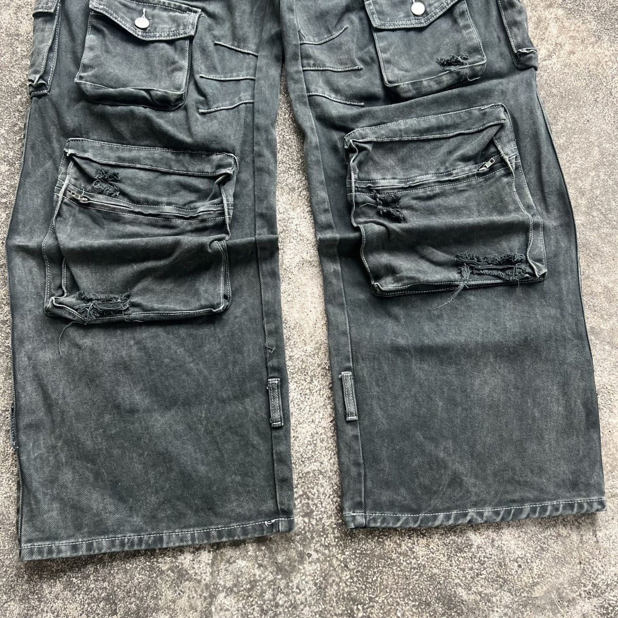 Fashion Nova “y2k style” FASHION NOVA BAGGY CARGO PANTS TECHWEAR STYLE Size US 34 / EU 50 - 6 Thumbnail