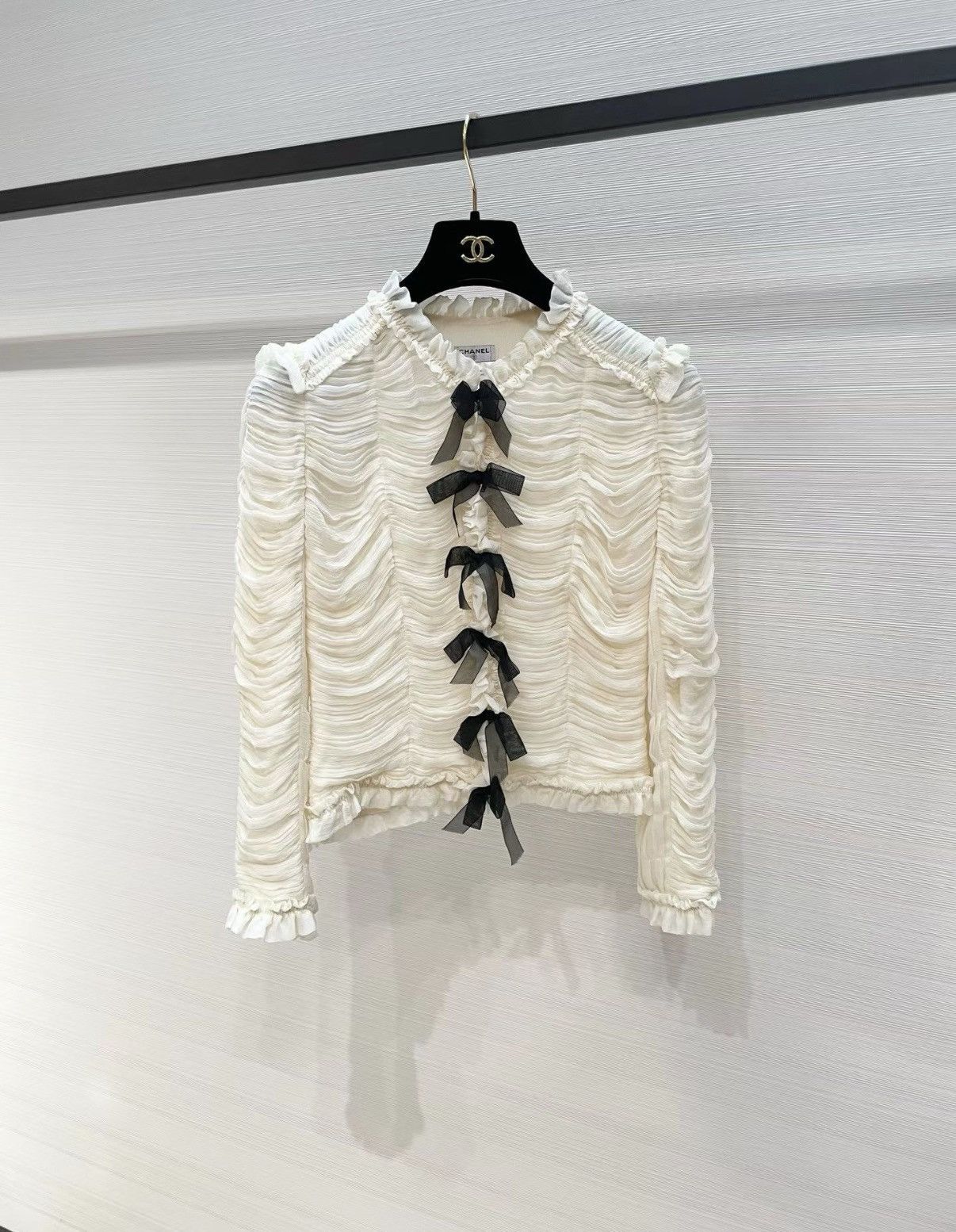 Chanel Chanel F36 Bow Pleated Silk Top J33 Size XS / US 0-2 / IT 36-38 - 1 Thumbnail