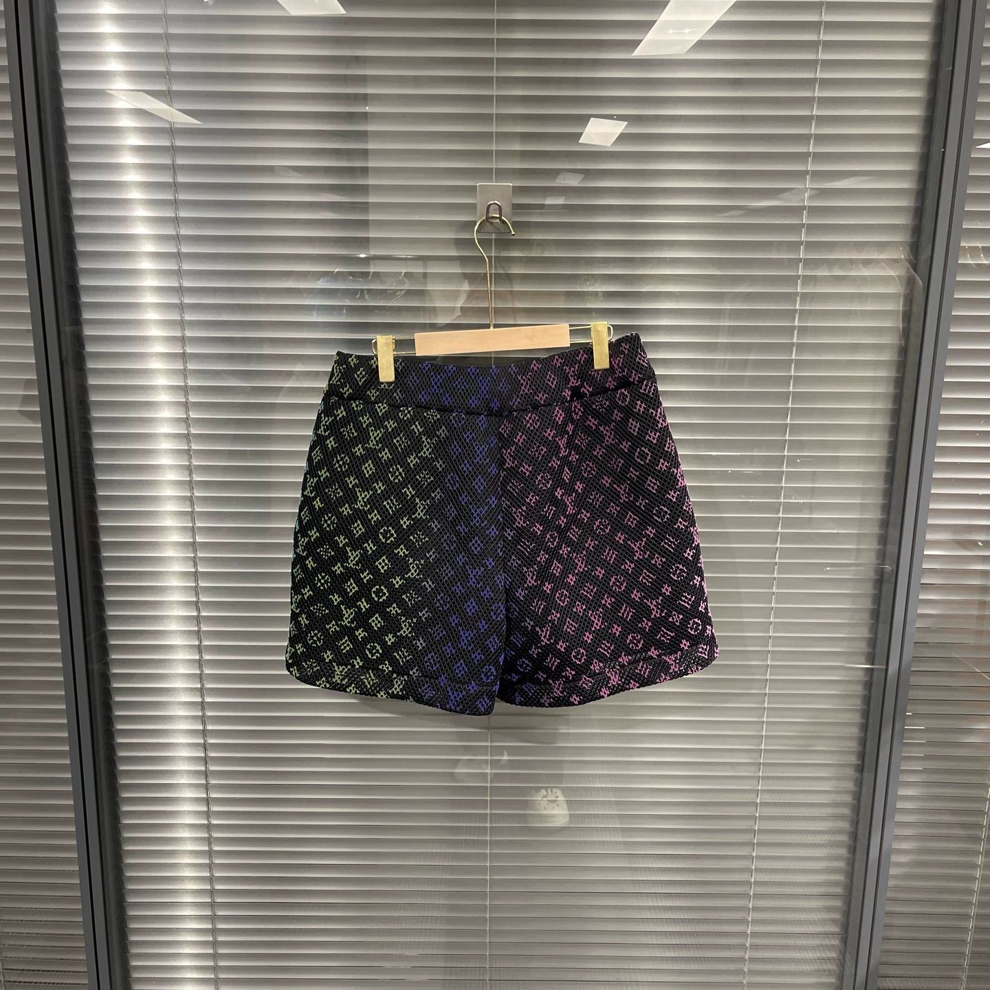 Louis Vuitton Louis Vuitton blk allover gradient grid shorts 42 Size 28" / US 6 / IT 42 - 2 Thumbnail