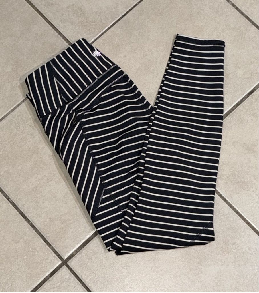 Athleta ATHLETA STRIPE CONTENDER LEGGING 25” NAVY WHITE SIZE SMALL Size 27" / US 4 / IT 40 - 8 Thumbnail