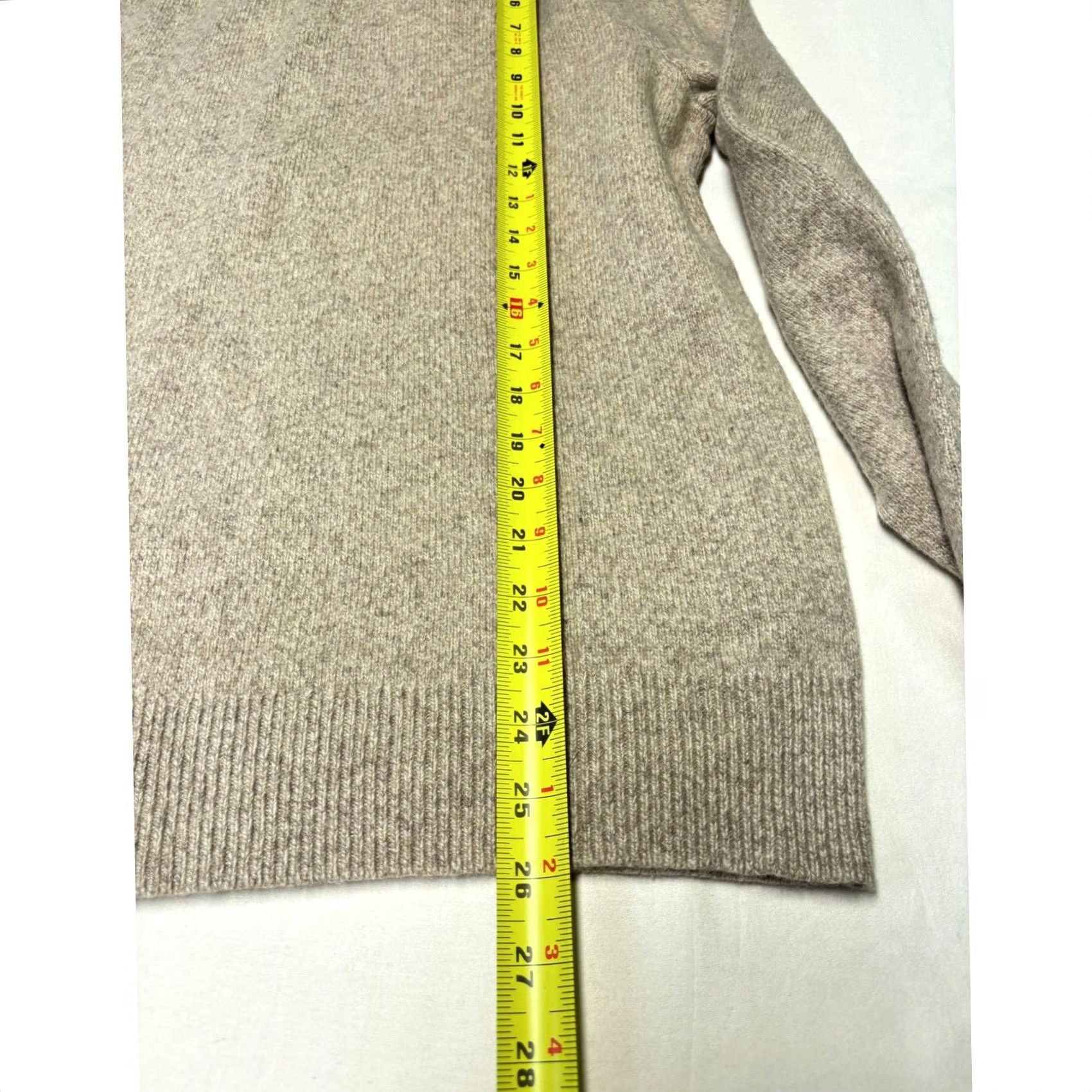 Banana Republic Banana Republic Sweater Shirt? (Note: Original title provided; no new words added.) Size US M / EU 48-50 / 2 - 4 Thumbnail