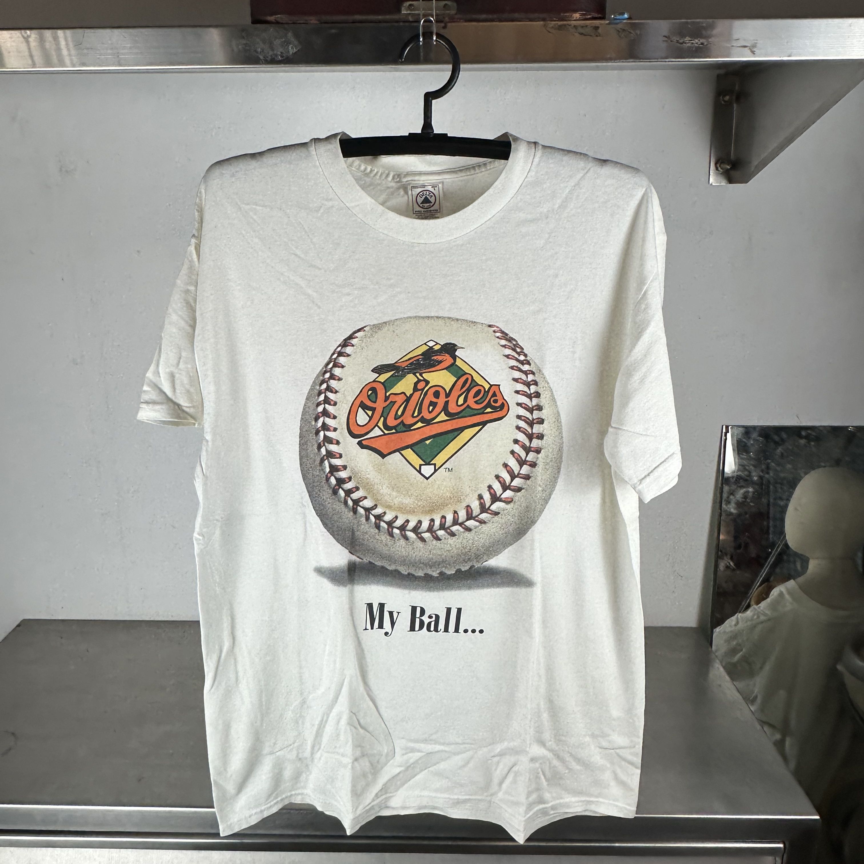 Vintage ​Vintage 90s Baltimore Orioles Camden Yards MLB T-shirt Size US L / EU 52-54 / 3 - 1 Thumbnail
