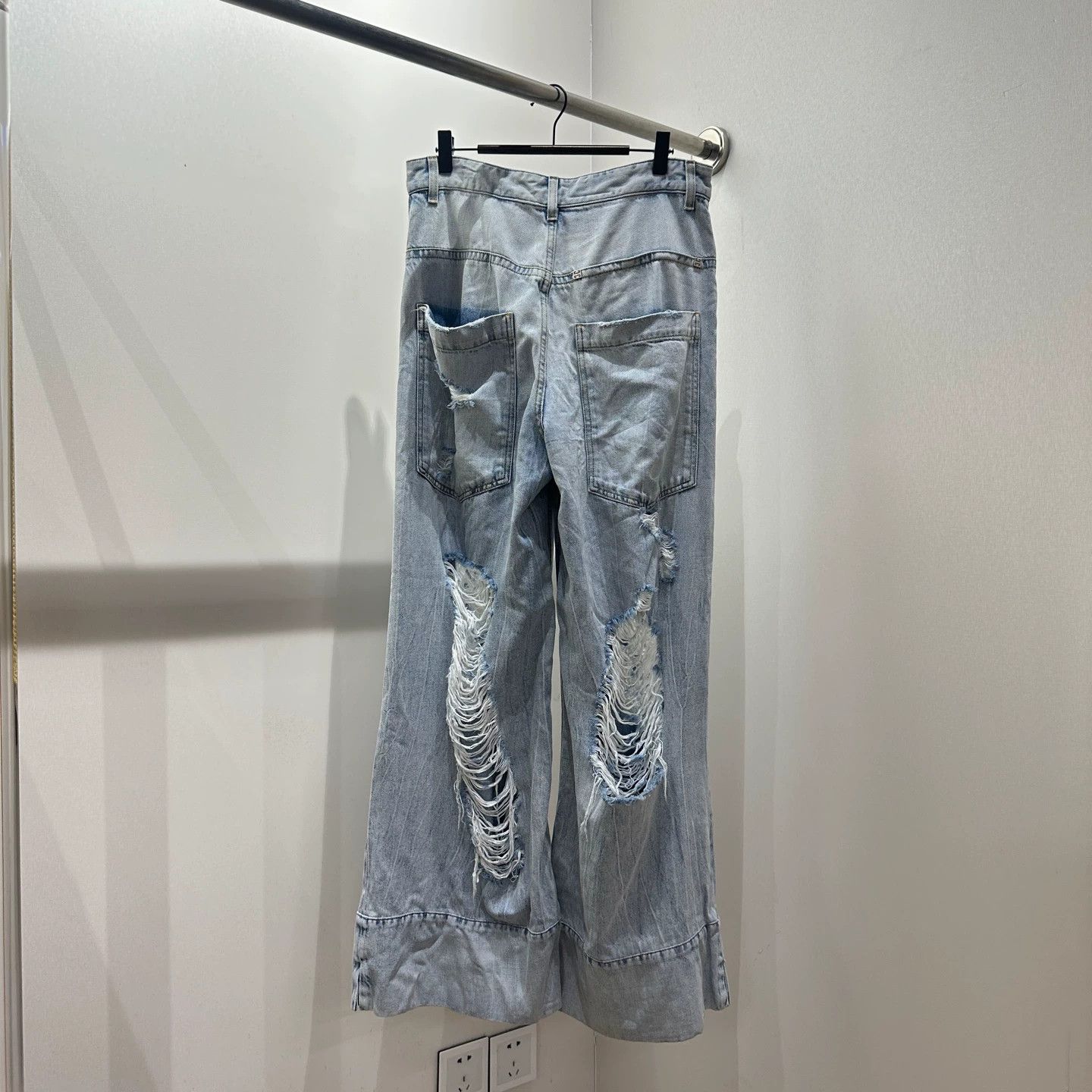 Givenchy Givenchy apr250 Distressed Wide Leg Jeans 27 Size 27" / US 4 / IT 40 - 3 Thumbnail