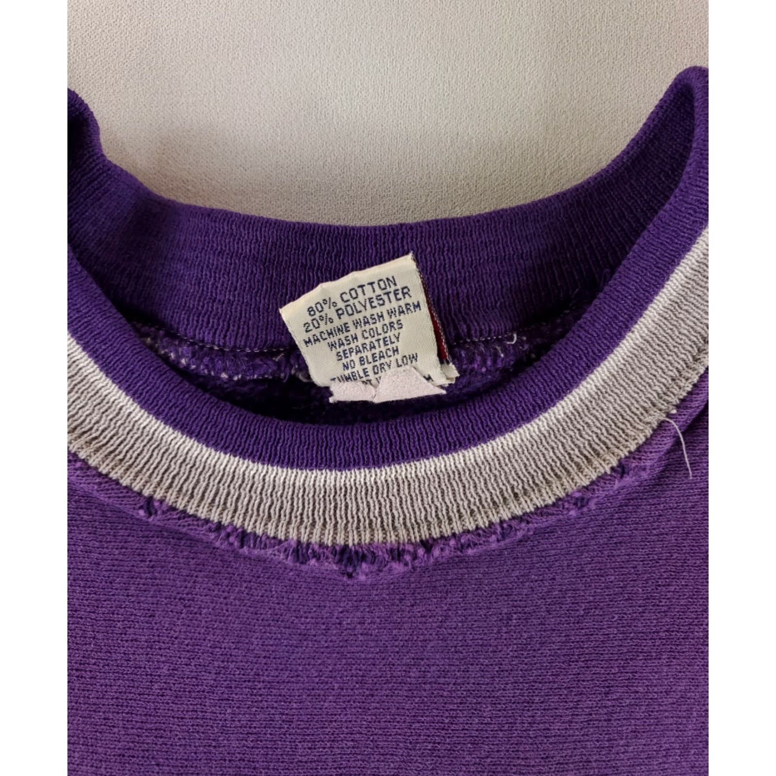 Vintage VINTAGE Legends Kansas State Univ Sweatshirt Purple XL Mens Big Spellout 90s Pullover Sweatshirt (with holes) Size US XL / EU 56 / 4 - 3 Thumbnail