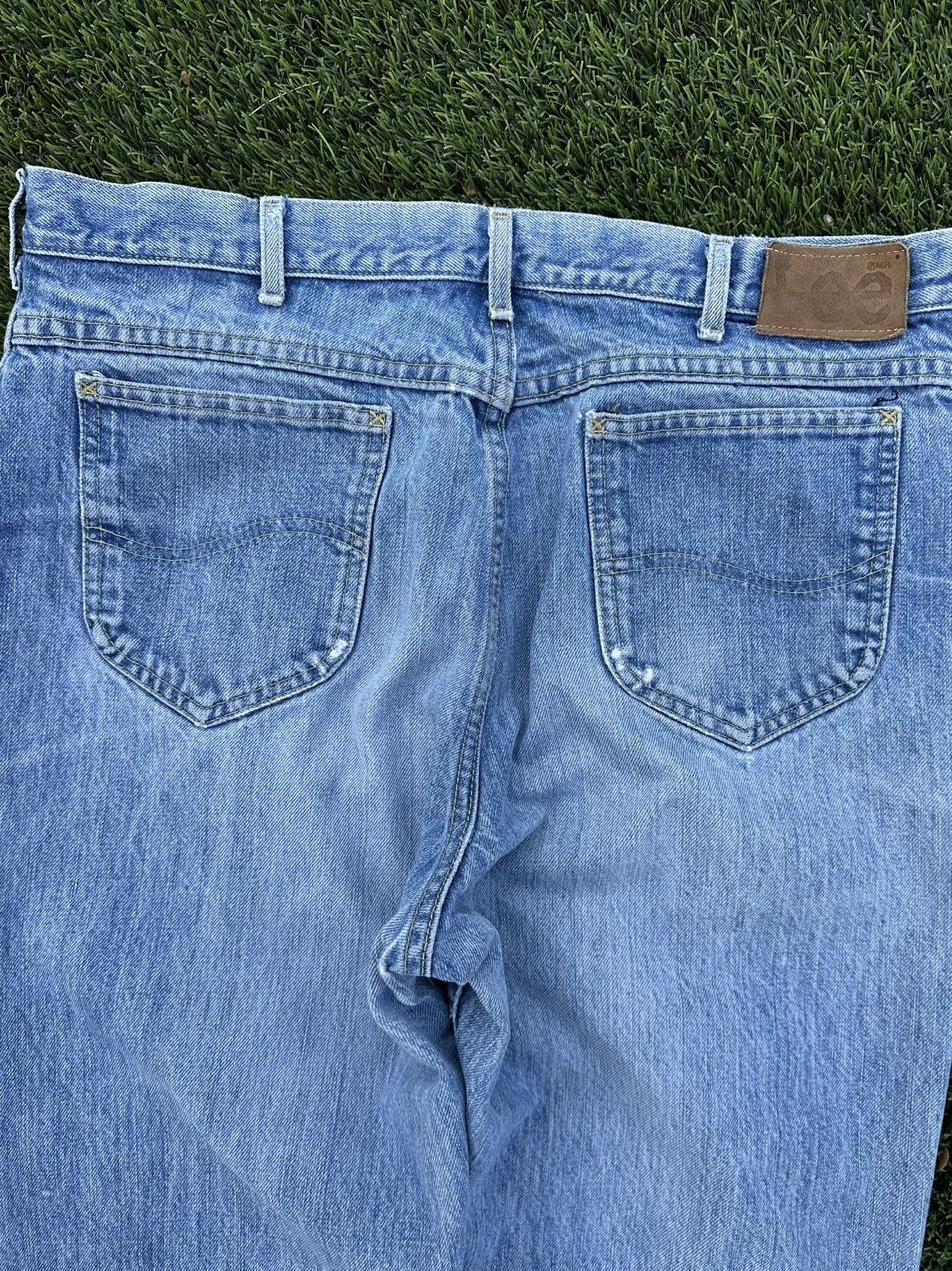 Lee Vintage 80s made in USA Lee light-wash jeans Size US 38 / EU 54 - 8 Thumbnail