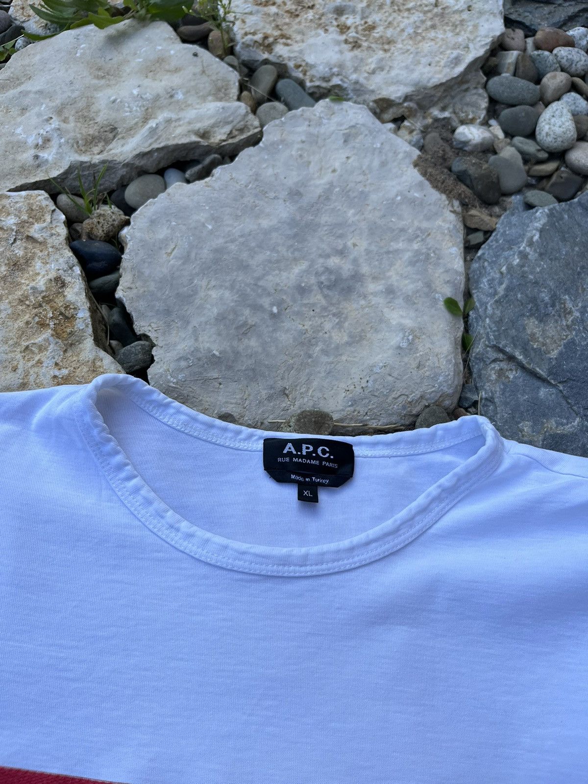 A.P.C. × Designer A.P.C. Rue Madame Paris one red stripe logo tee t-shirt Size US XL / EU 56 / 4 - 9 Thumbnail